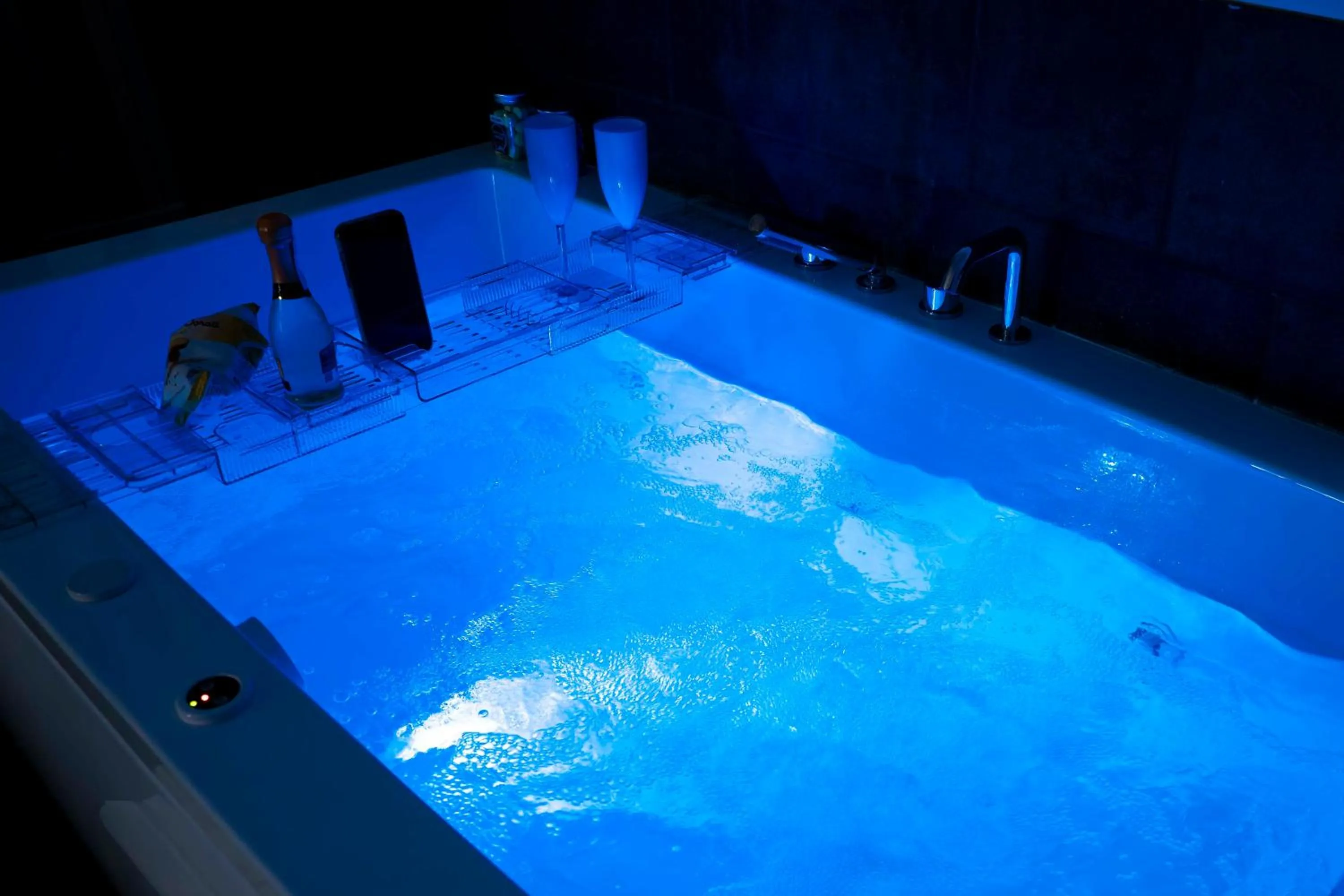 Hot Tub in Yacht Club Angioino