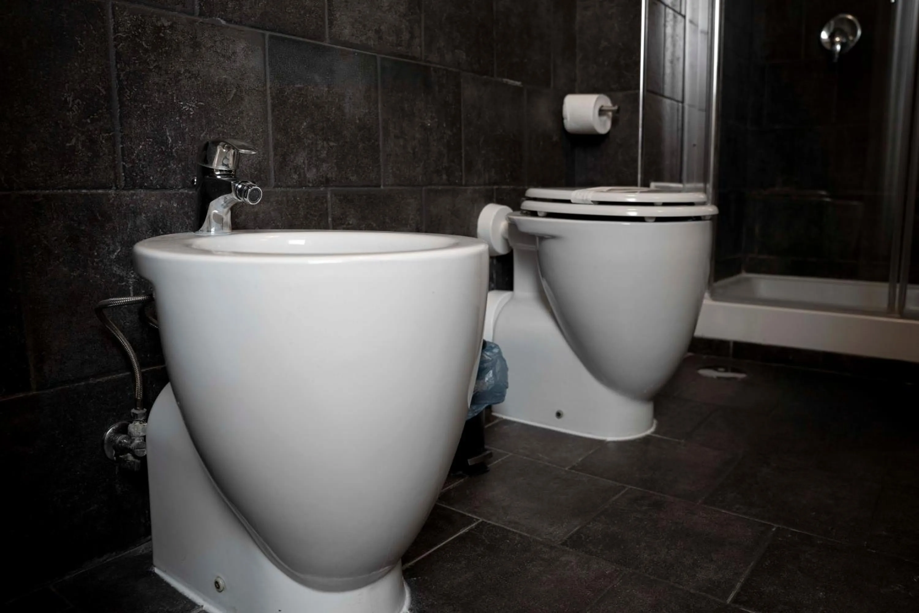 Bathroom in Yacht Club Angioino