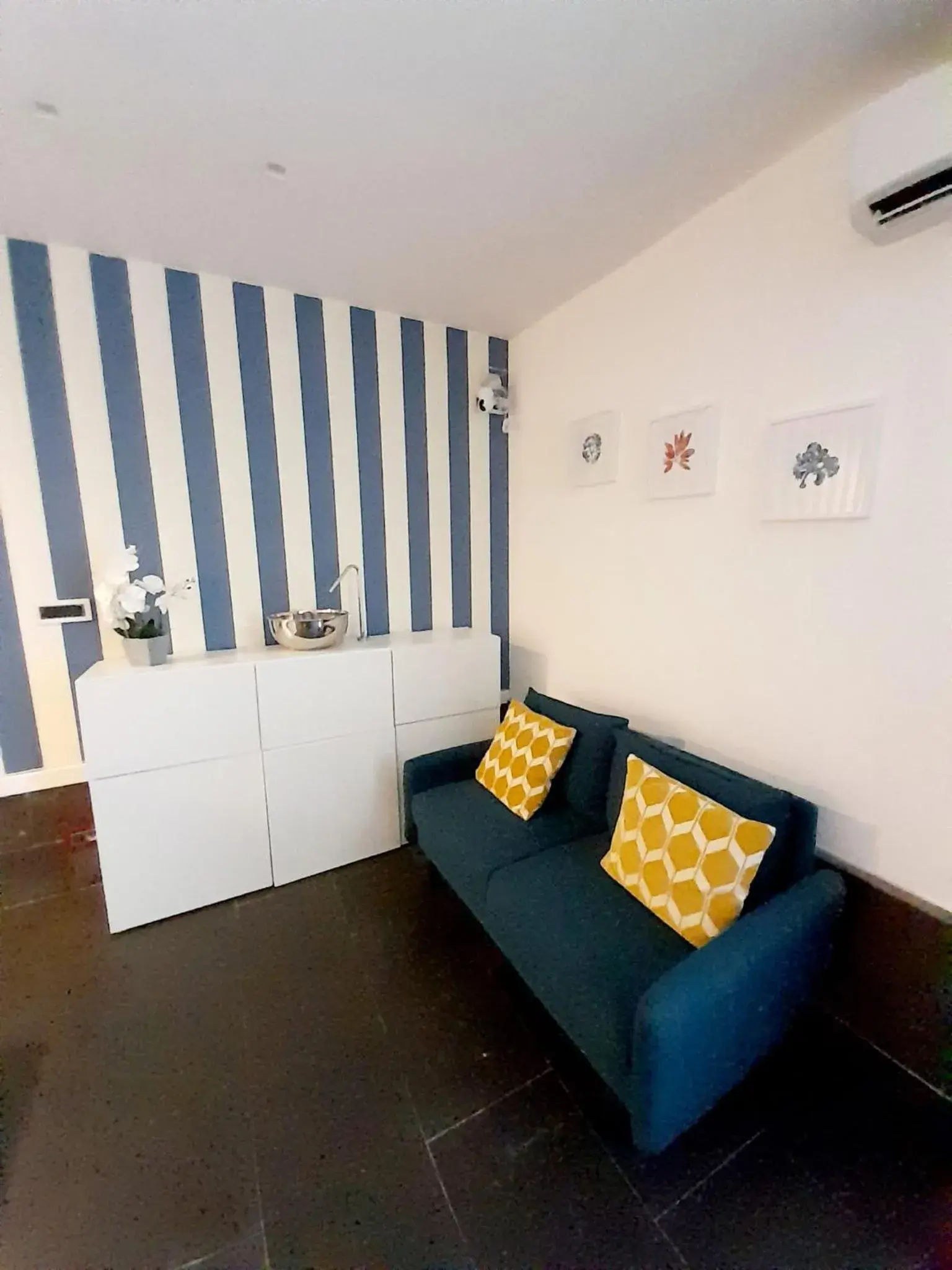 Lobby or reception in Yacht Club Angioino Lobby or reception in Yacht Club Angioino