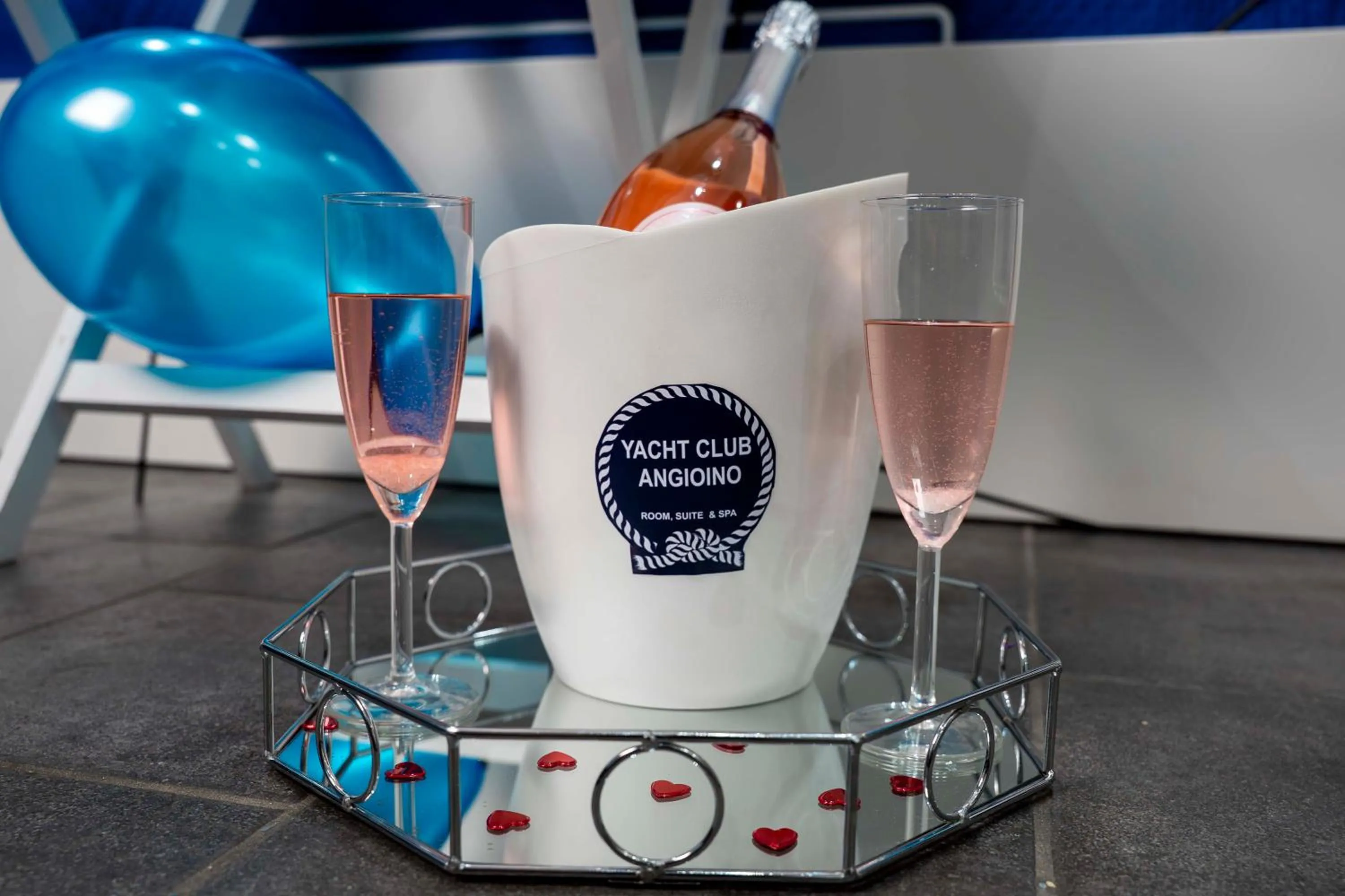 Food and drinks in Yacht Club Angioino