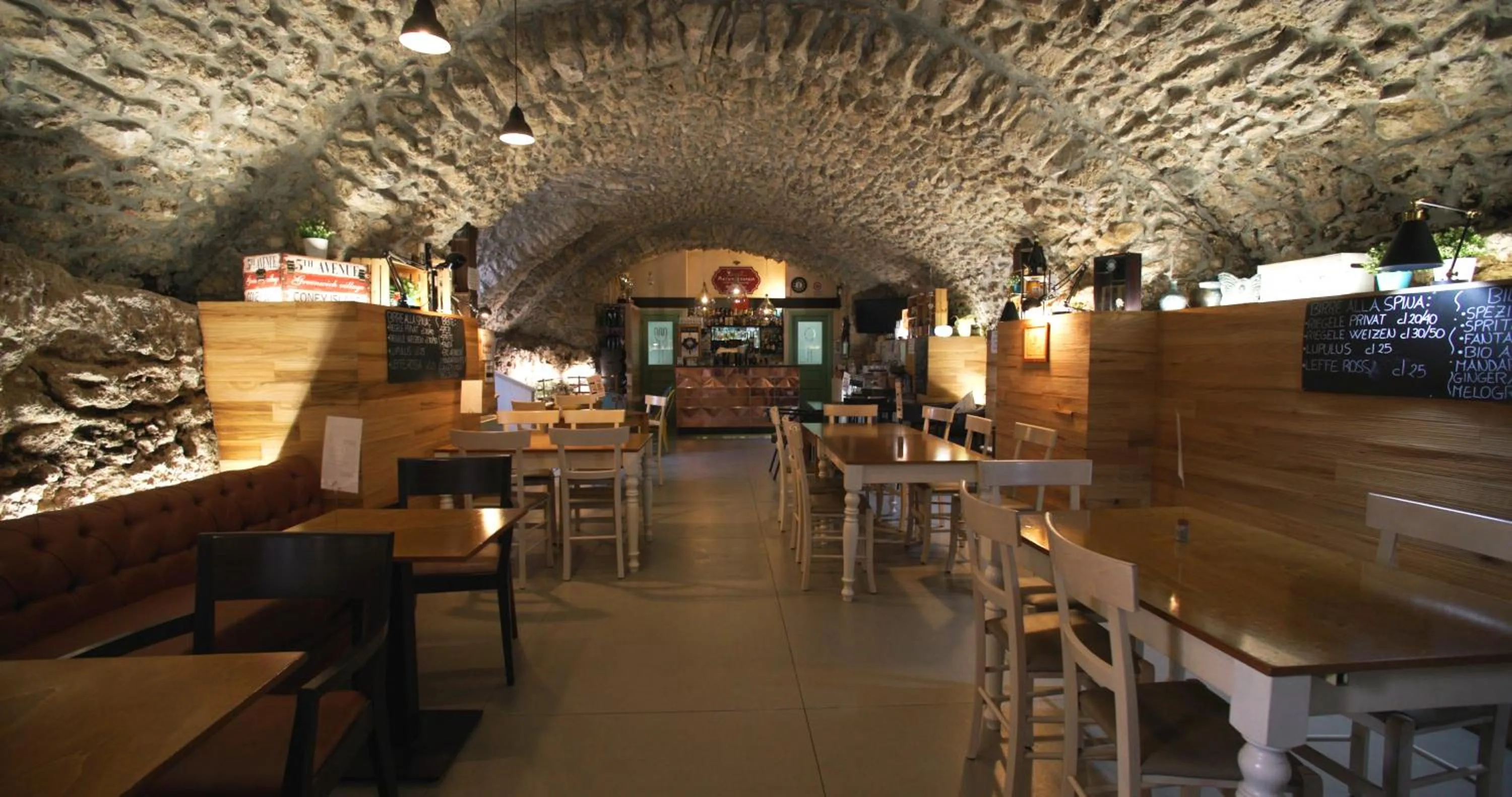 Restaurant/places to eat in Palazzo Badiale history&rooms
