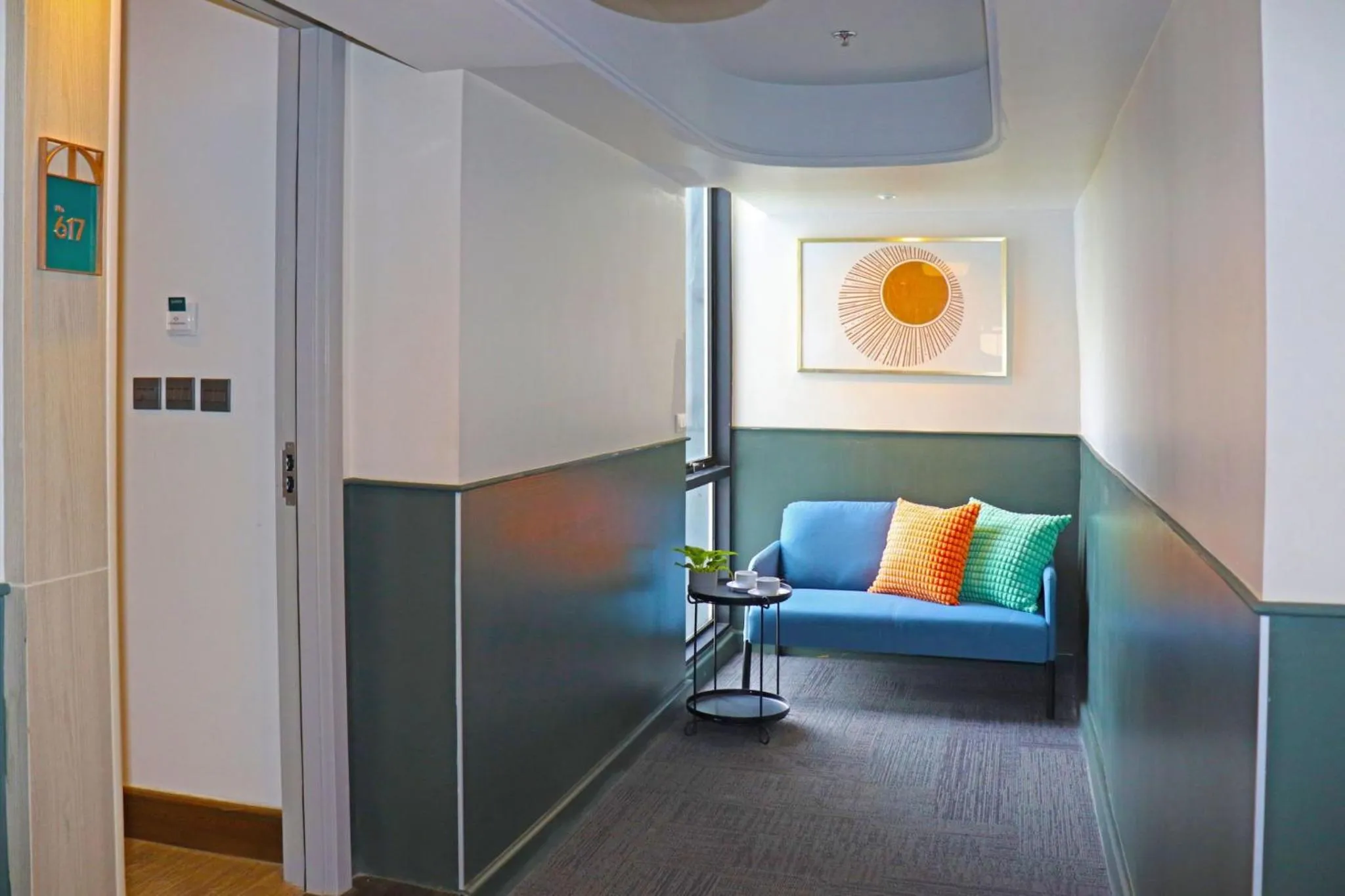 Seating area, Bed in The Quarter Onnut by UHG