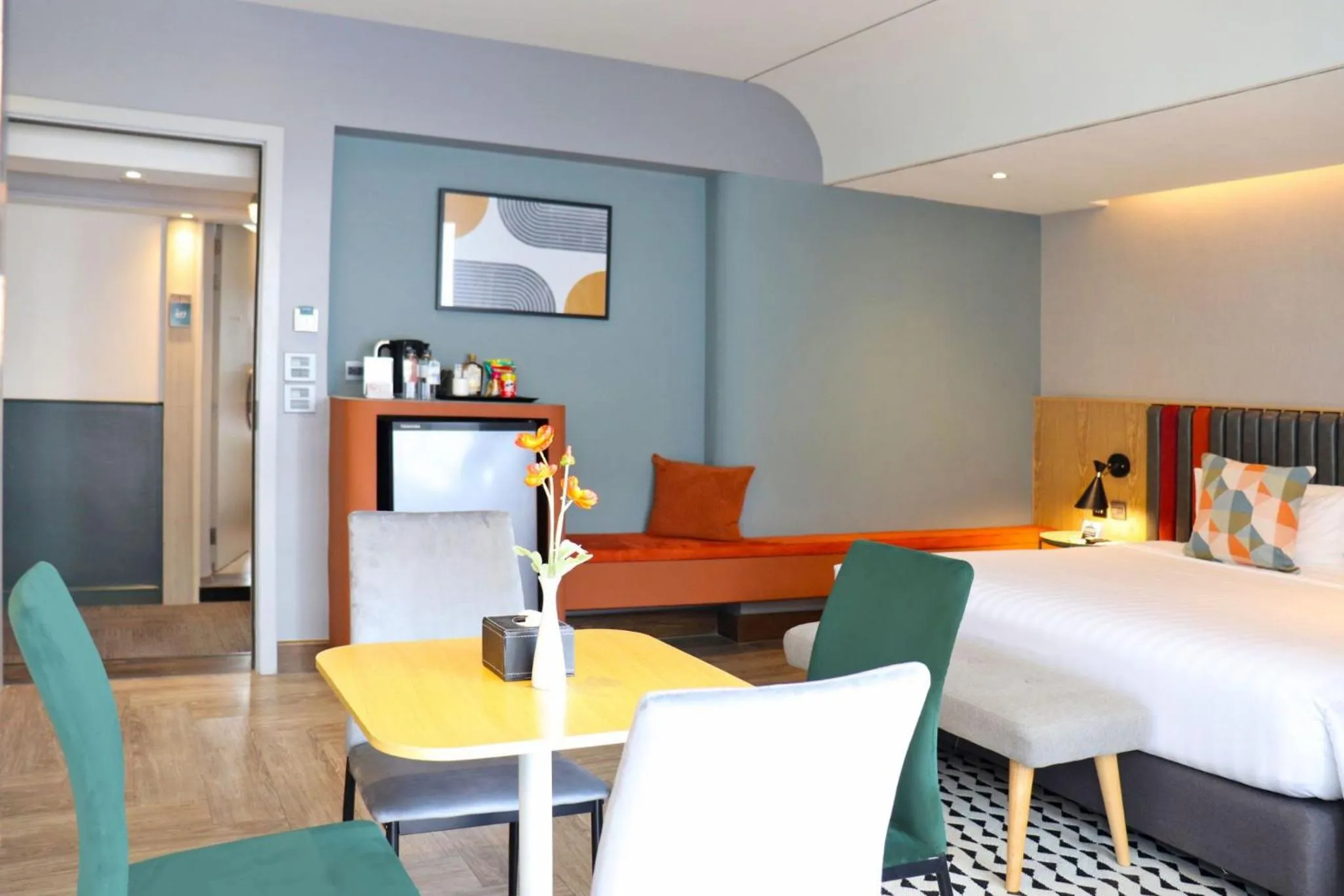 Dining area in The Quarter Onnut by UHG