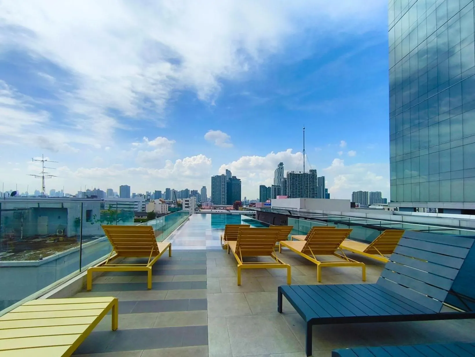 sunbed in The Quarter Onnut by UHG