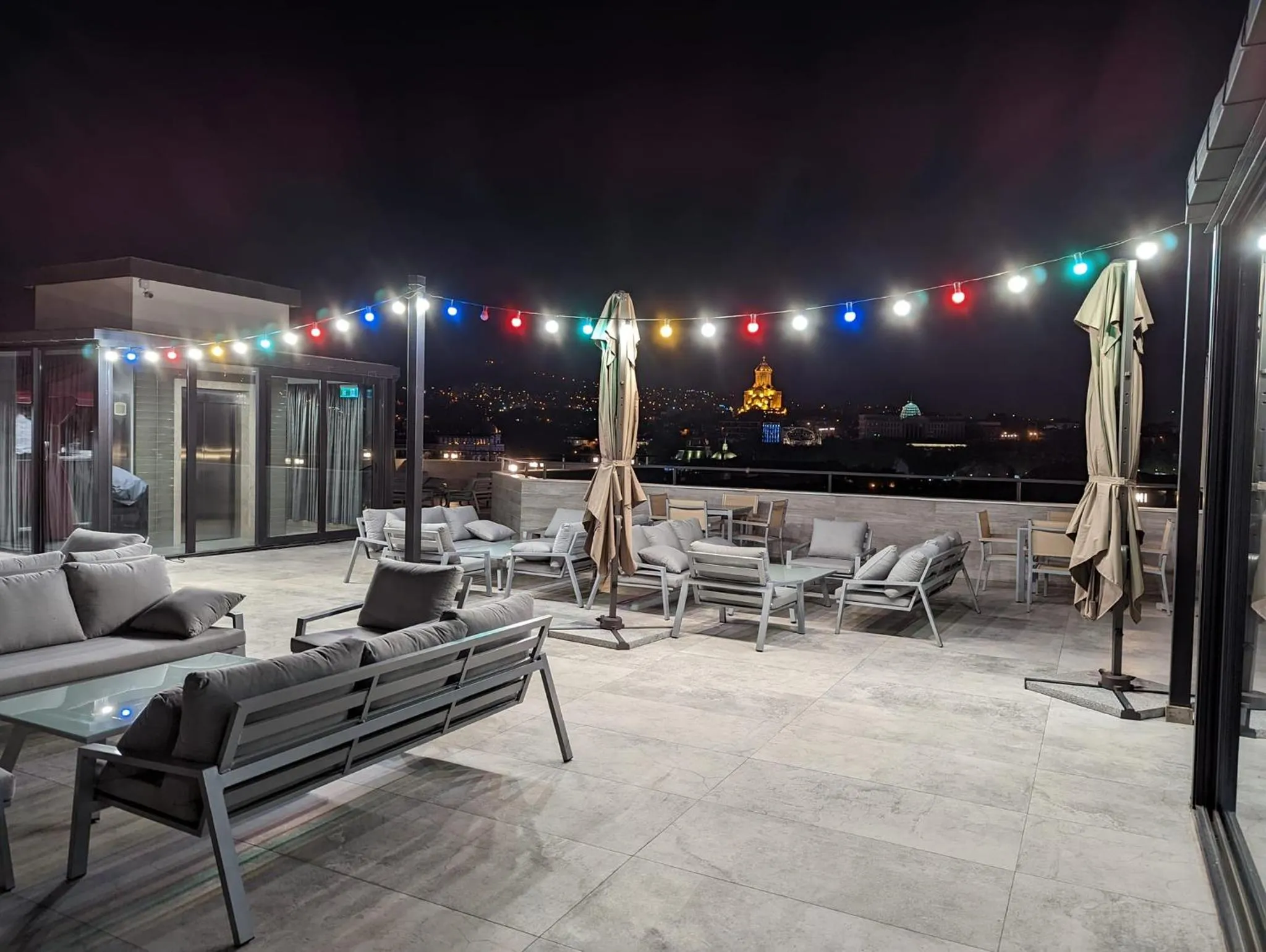 Restaurant/places to eat in Theory Hotel