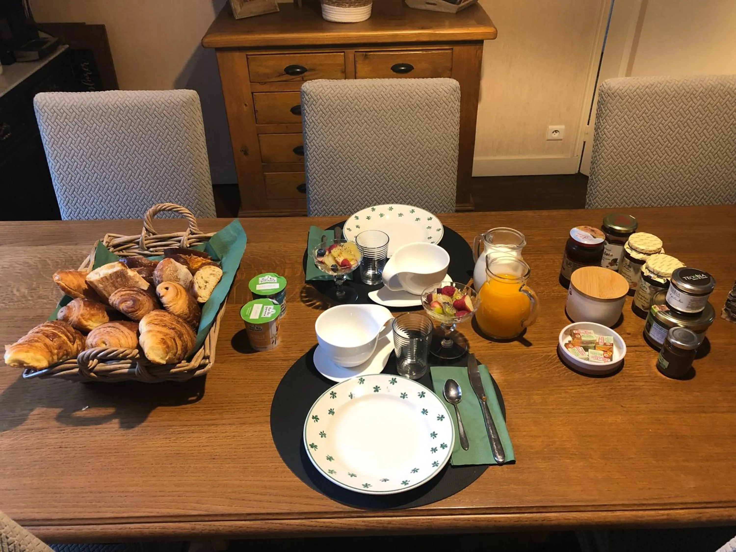 Breakfast in Villa des Roses