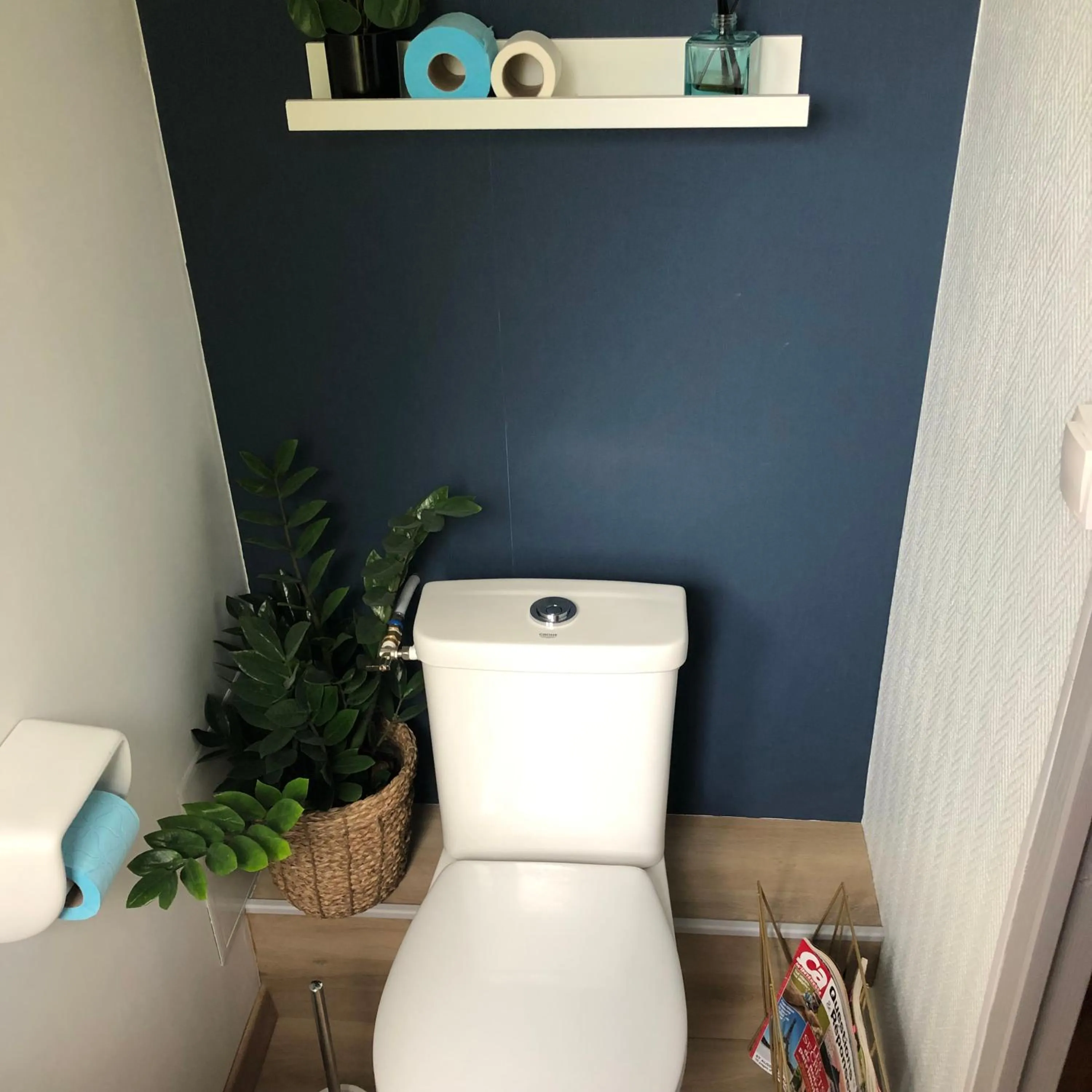 Toilet in Villa des Roses