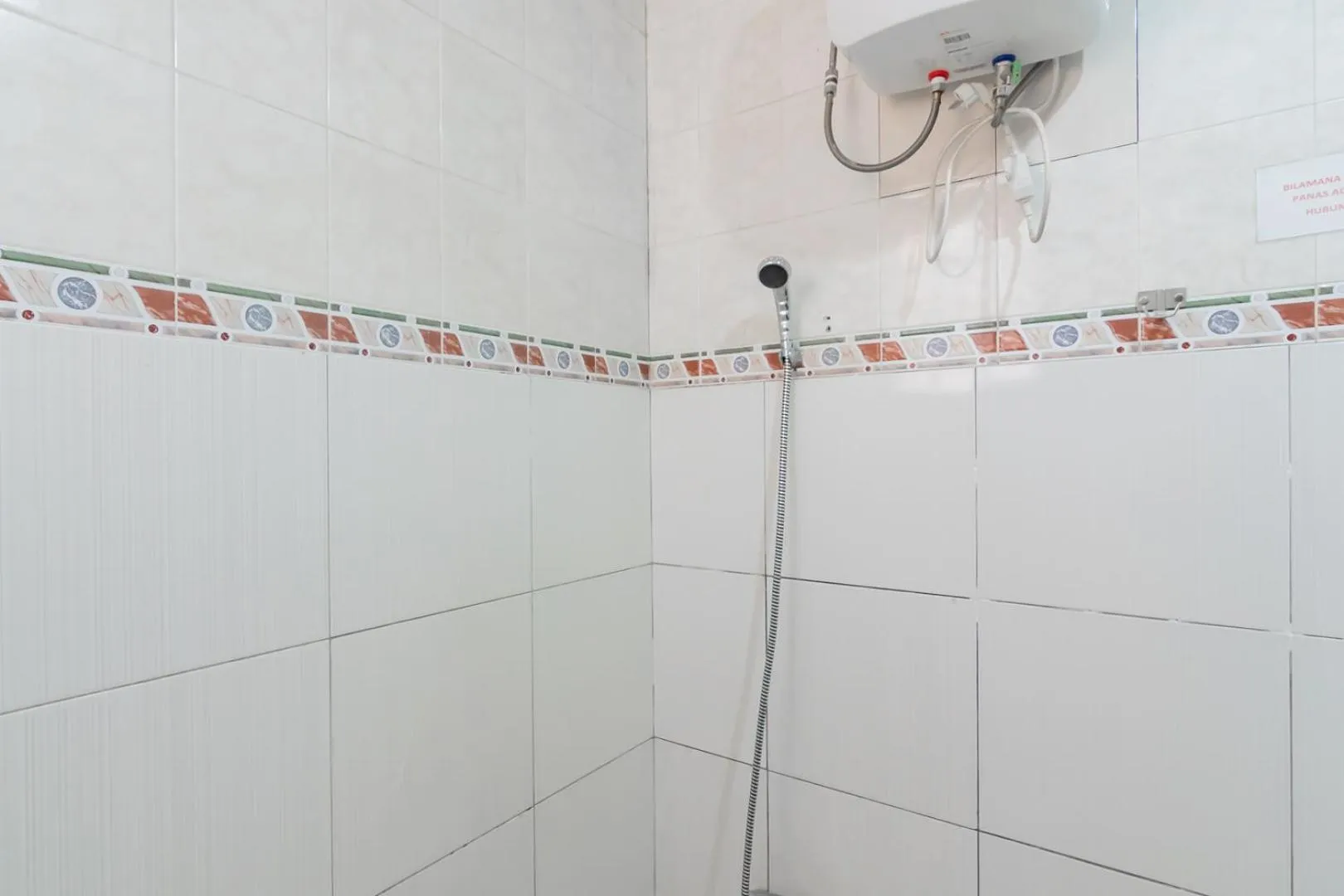 Bathroom in Rossan Villa Hotel near Lembang Park & Zoo RedPartner