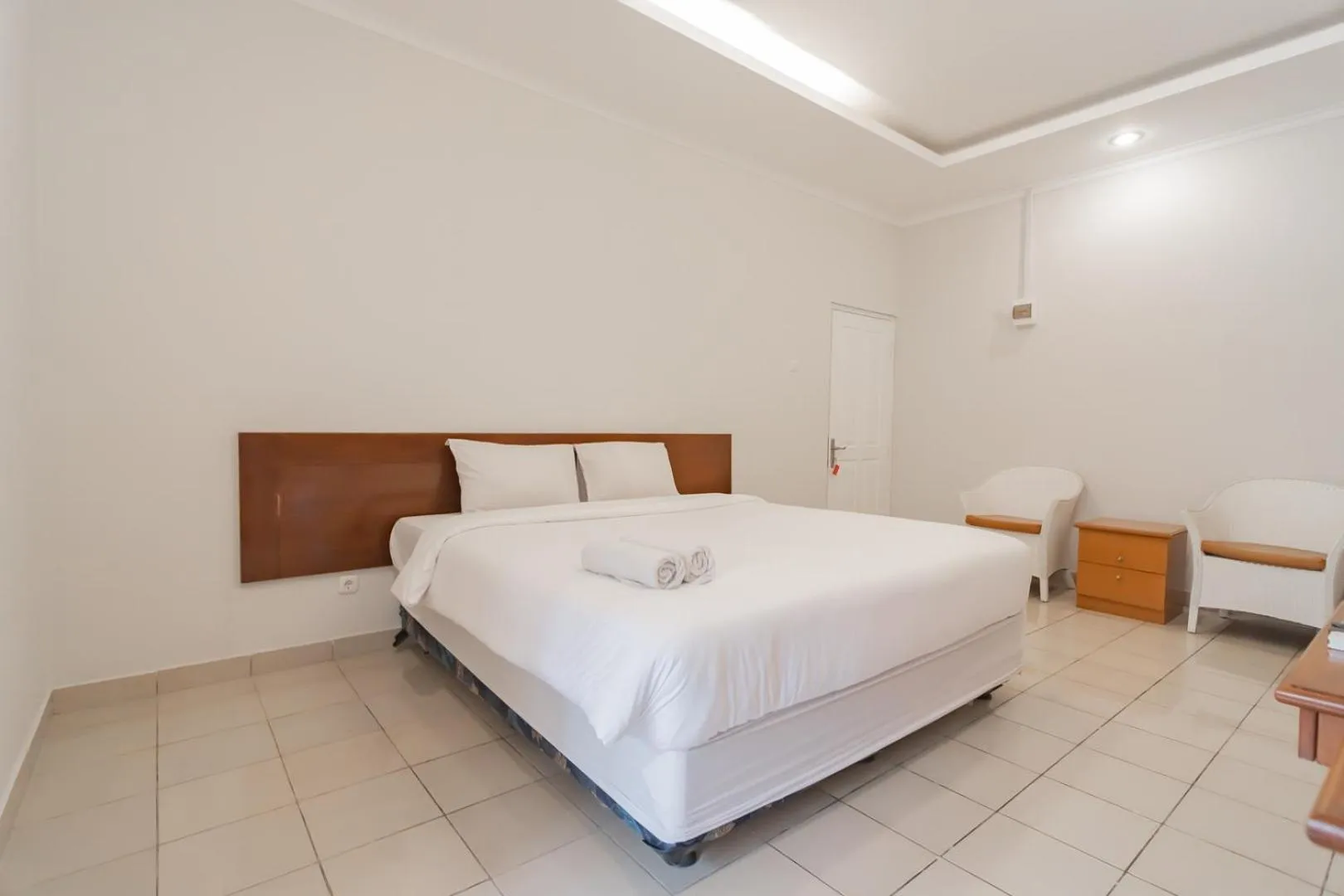 Bed in Rossan Villa Hotel near Lembang Park & Zoo RedPartner