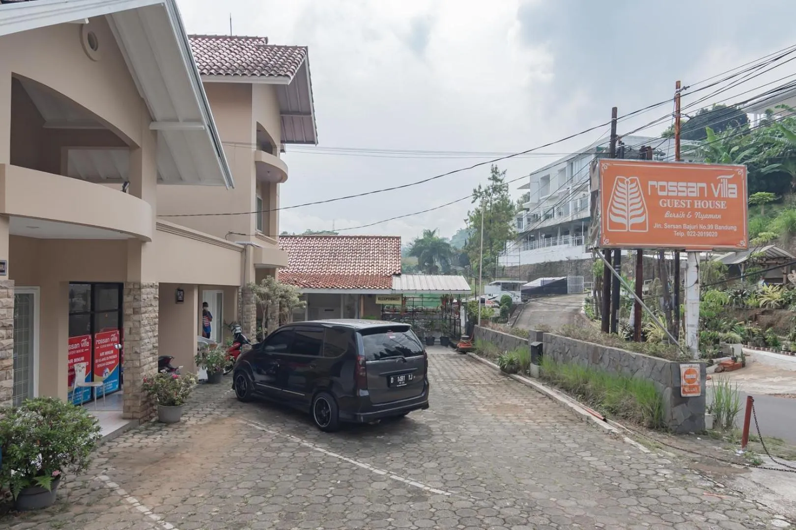 Facade/entrance in Rossan Villa Hotel near Lembang Park & Zoo RedPartner