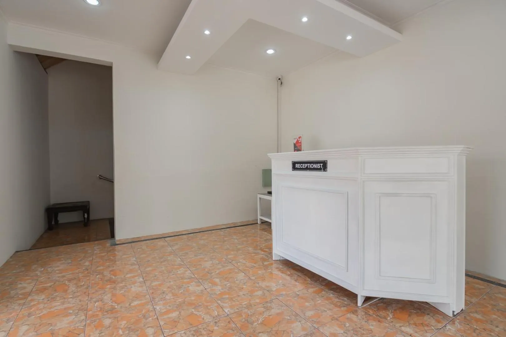 Lobby or reception in Rossan Villa Hotel near Lembang Park & Zoo RedPartner