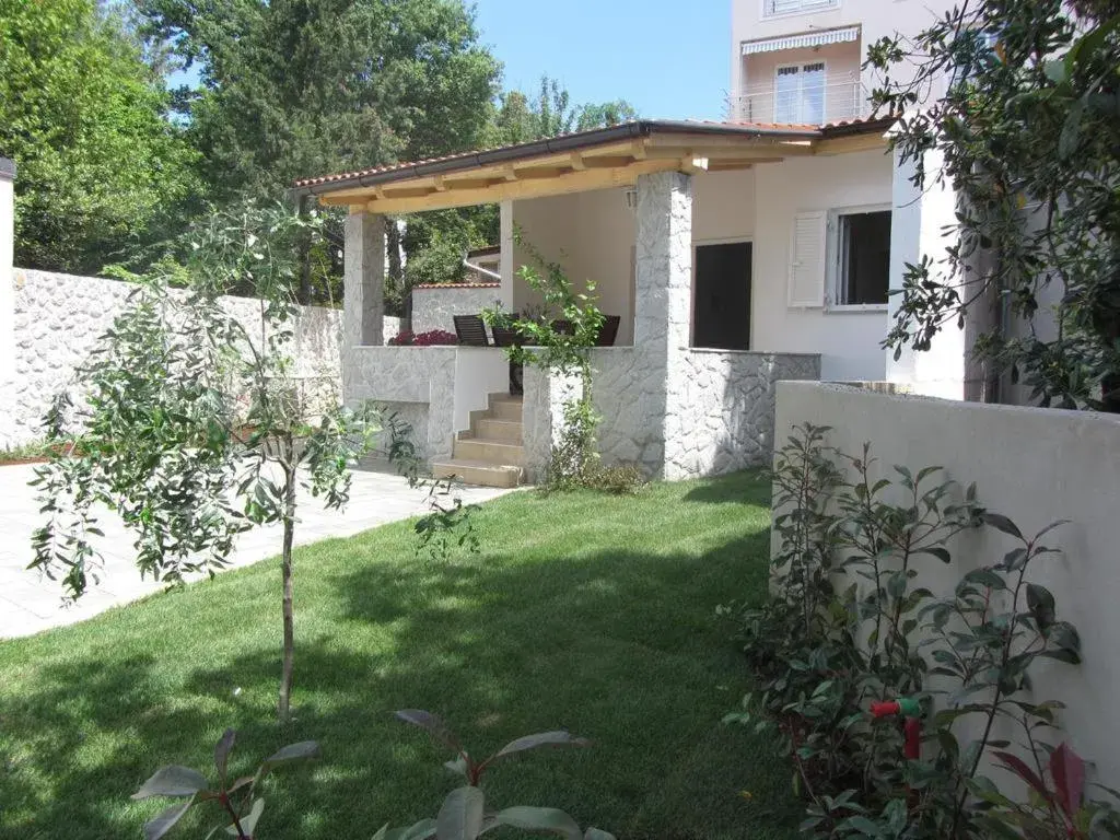 Holiday Home Lujo Holiday Home Lujo