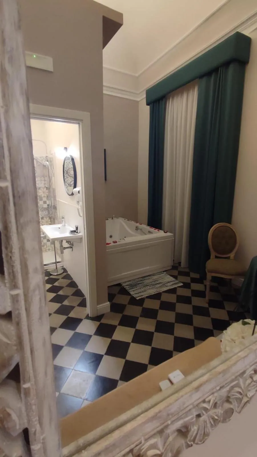 Bathroom, Bed in B&B Romeo Luxury Rooms