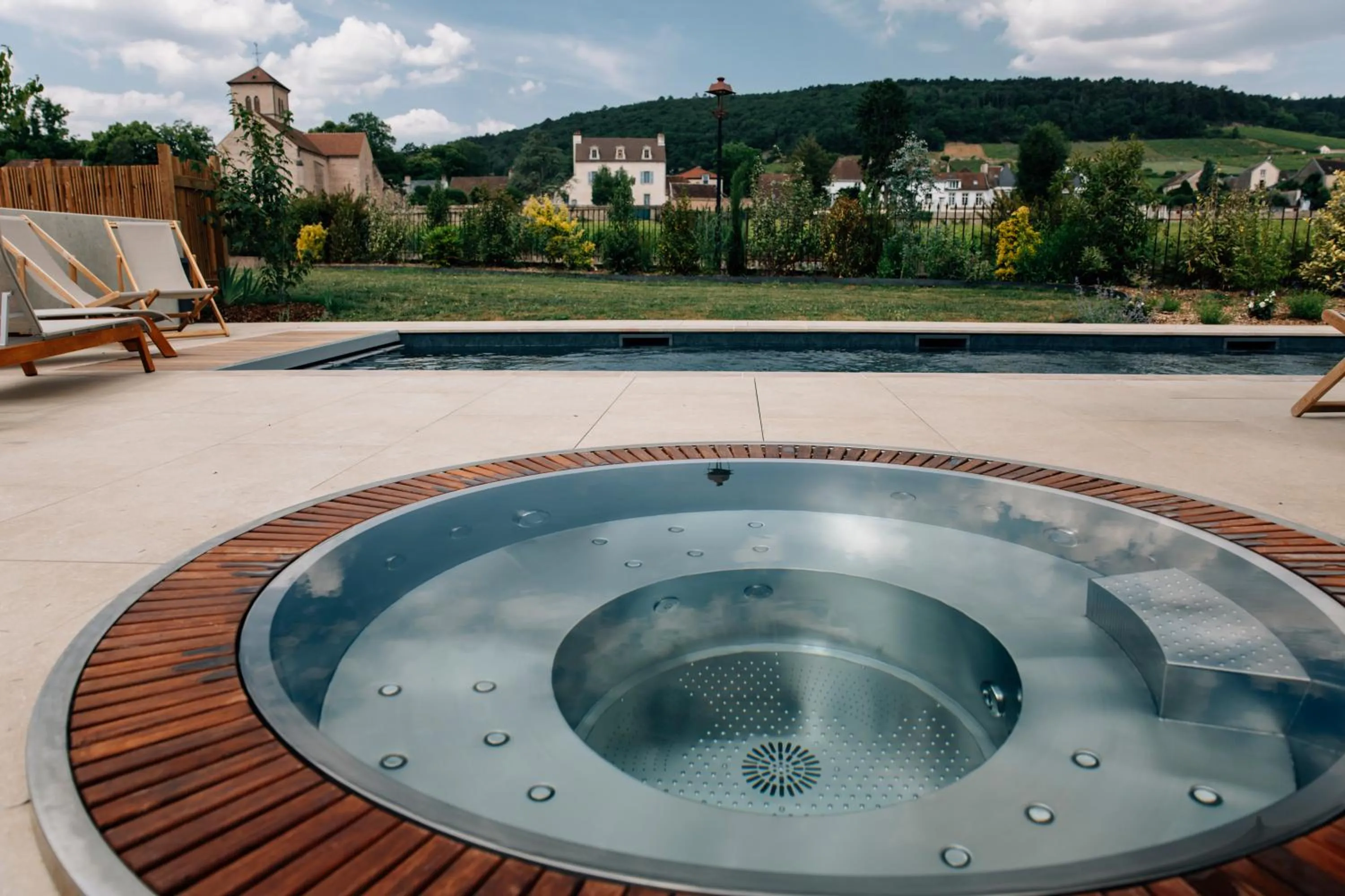 Hot Tub in Hôtel-Spa Ô Rouge - Gevrey-Chambertin - Teritoria