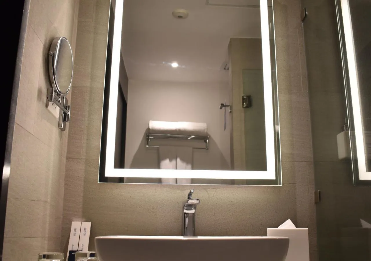 Bathroom in Park Inn By Radisson Bacolod