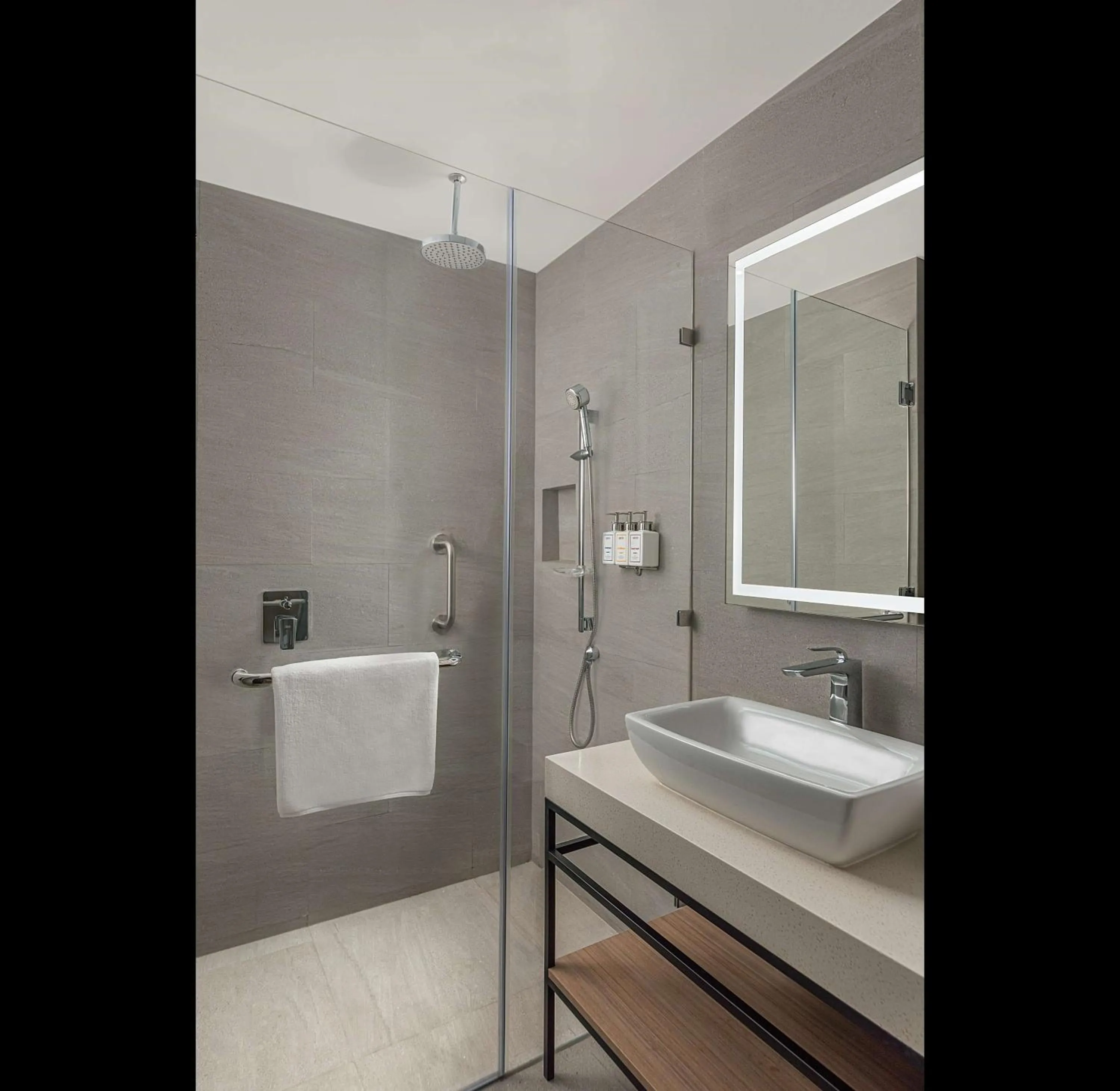 Bathroom in Park Inn By Radisson Bacolod