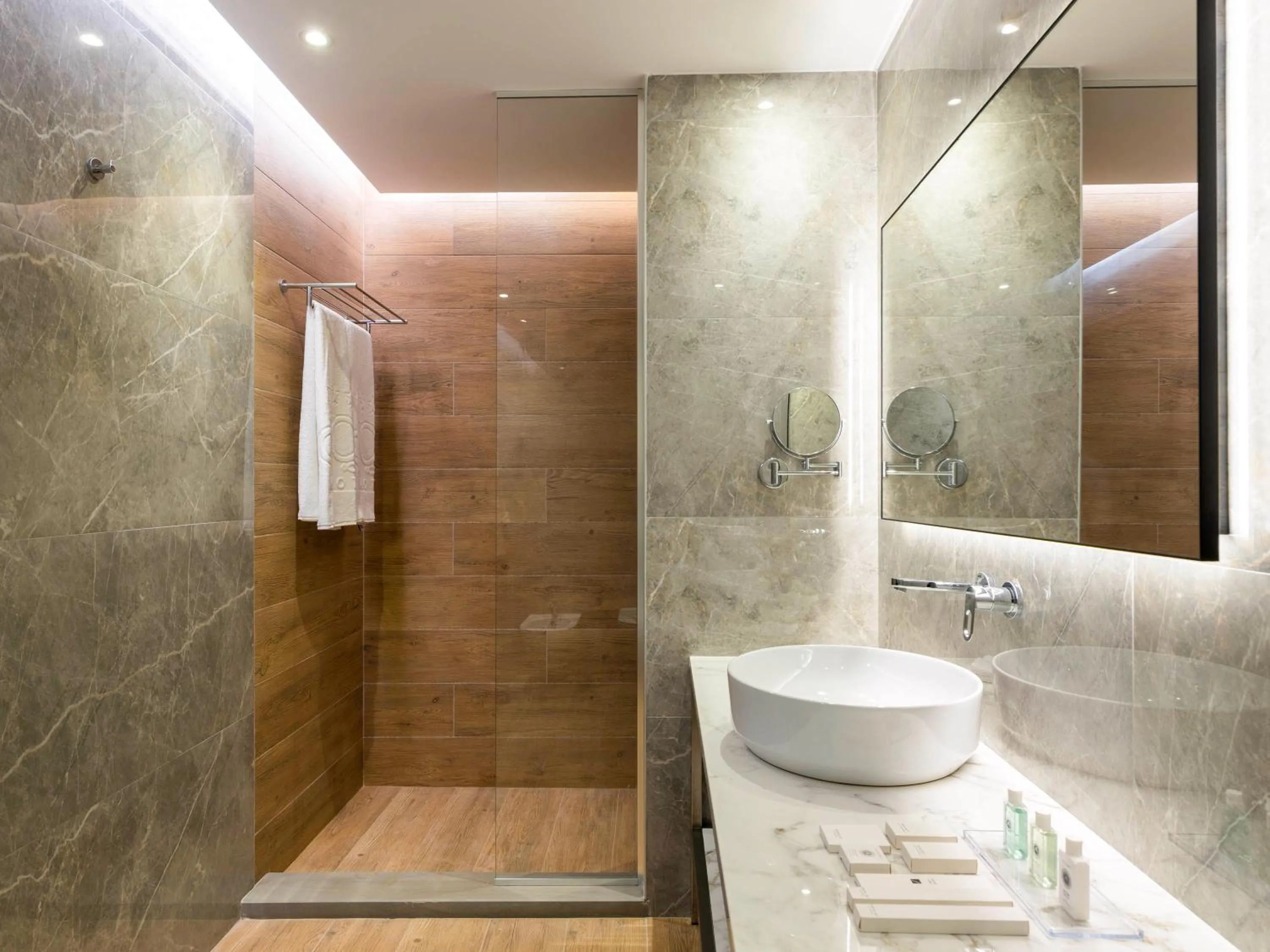 Shower in Mövenpick Hotel Lalez Durres