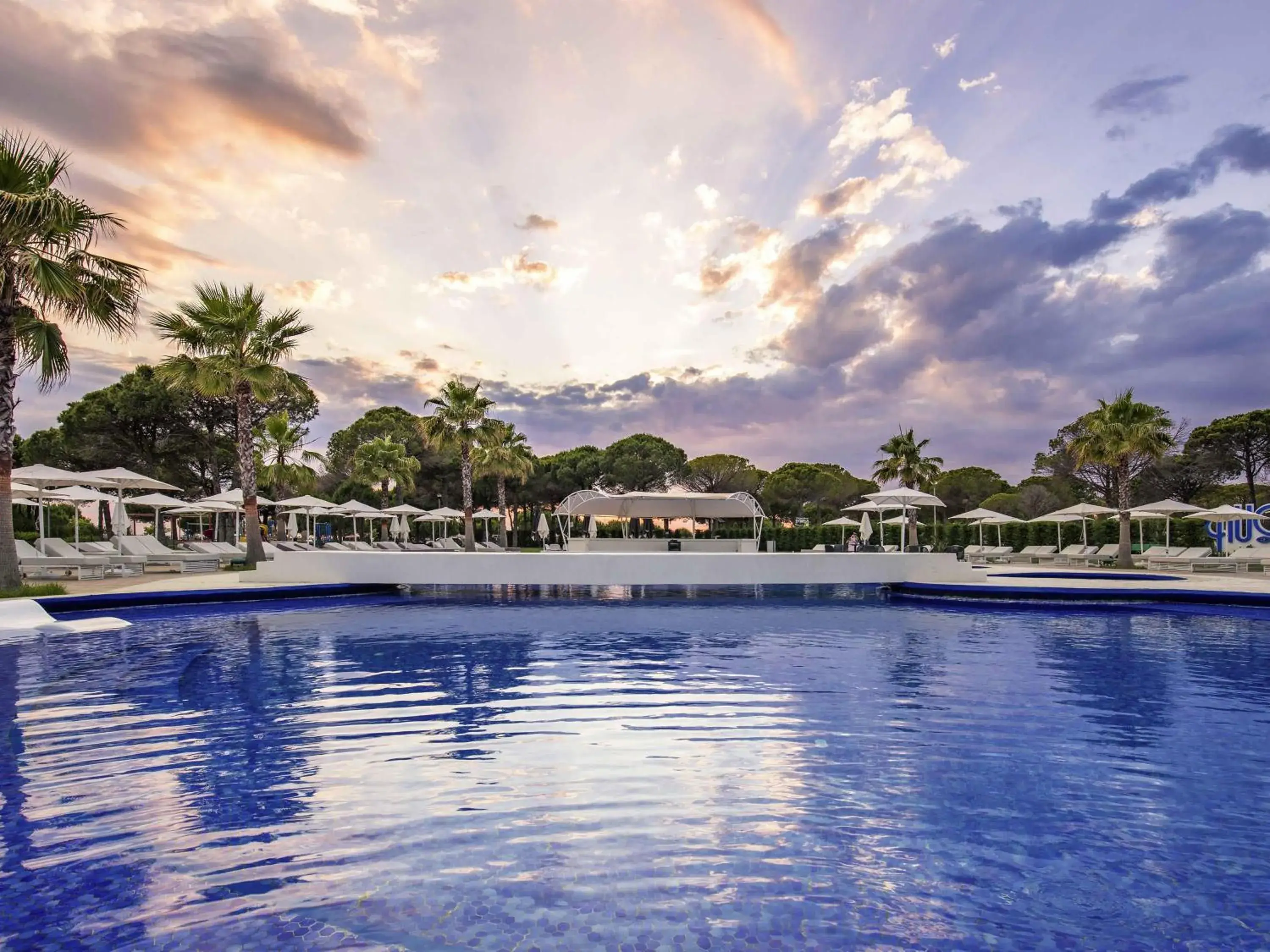 Pool view in Mövenpick Hotel Lalez Durres Pool view in Mövenpick Hotel Lalez Durres