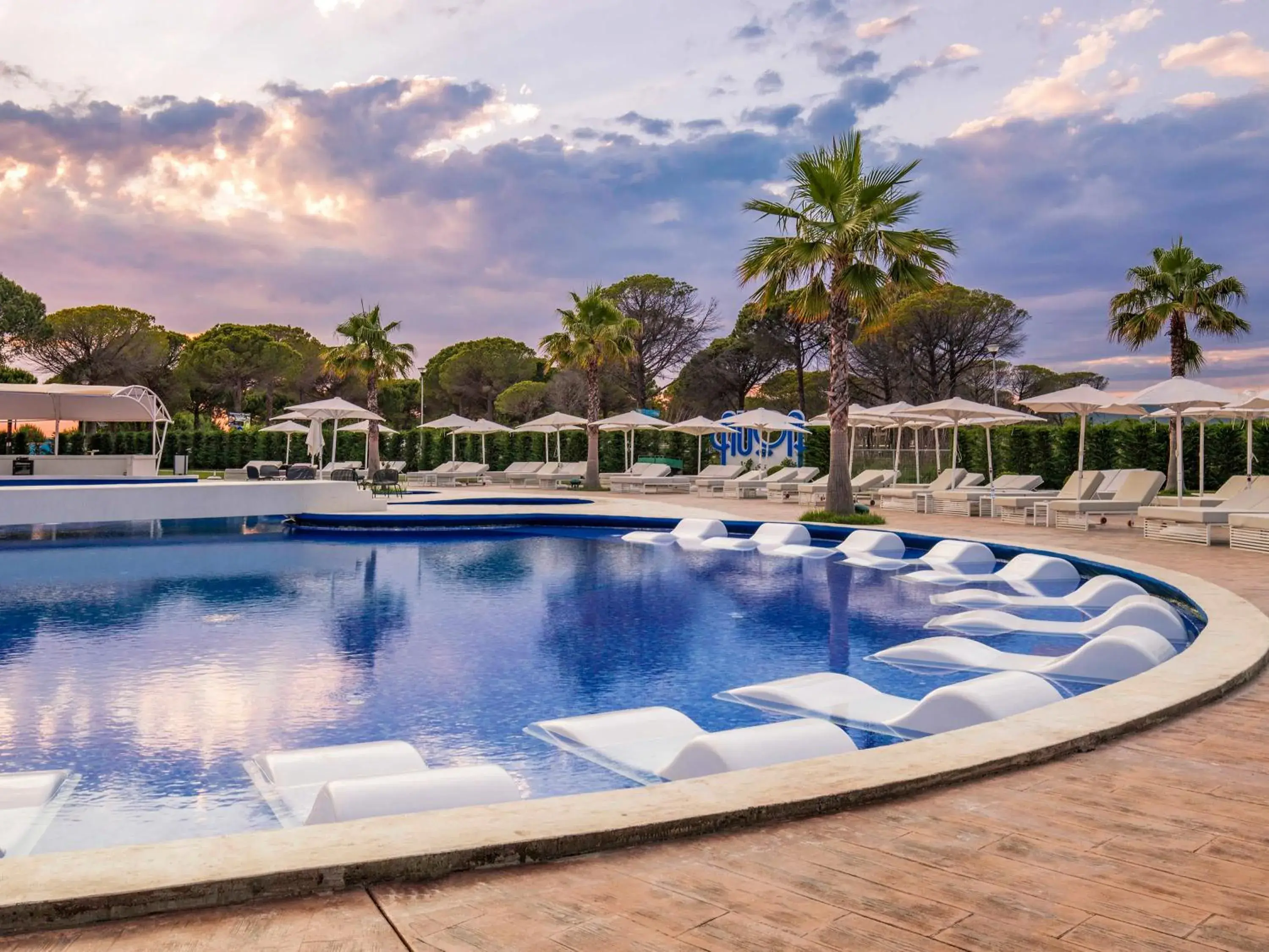 Swimming pool in Mövenpick Hotel Lalez Durres Swimming pool in Mövenpick Hotel Lalez Durres