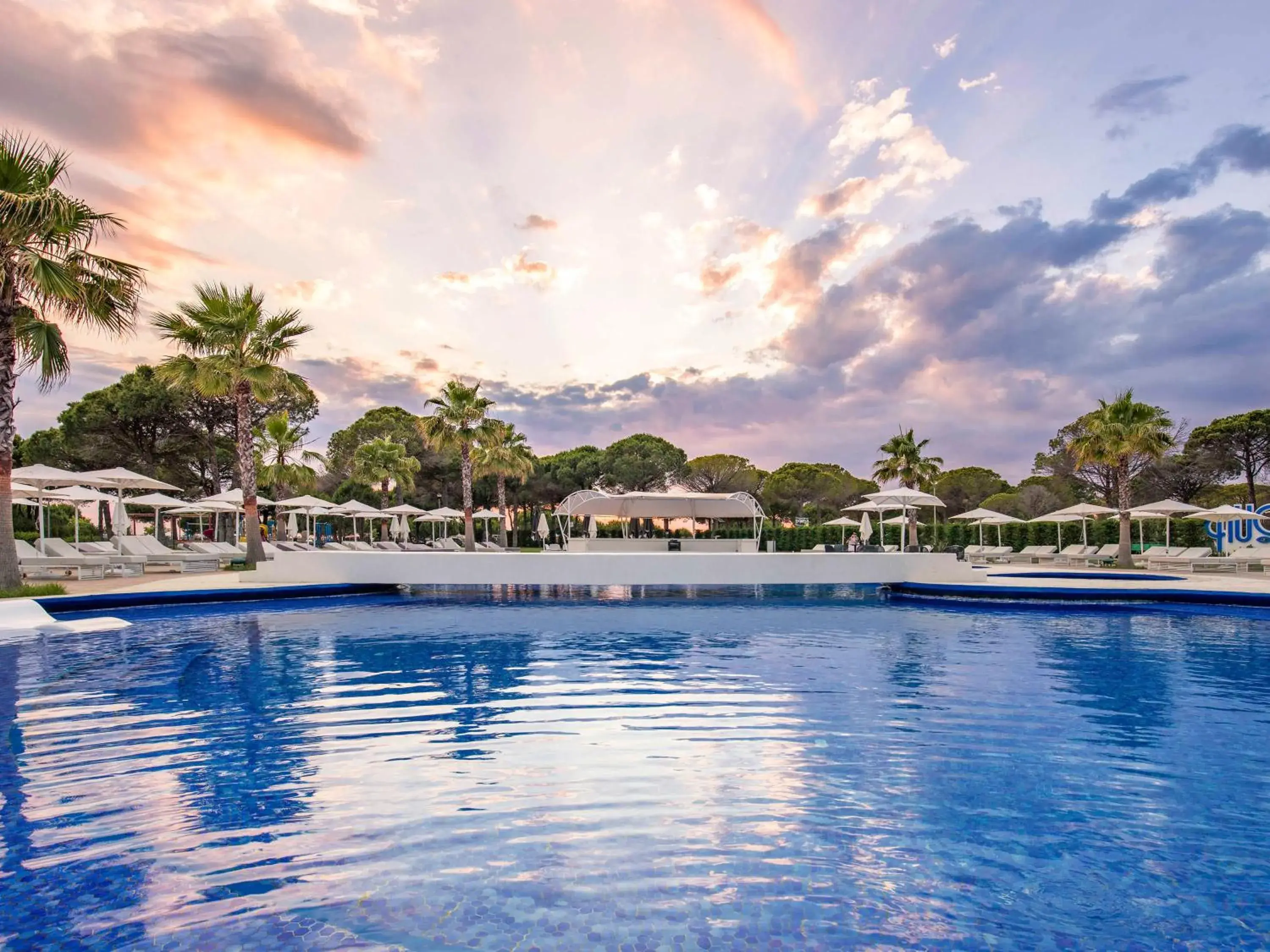 Swimming pool in Mövenpick Hotel Lalez Durres Swimming pool in Mövenpick Hotel Lalez Durres