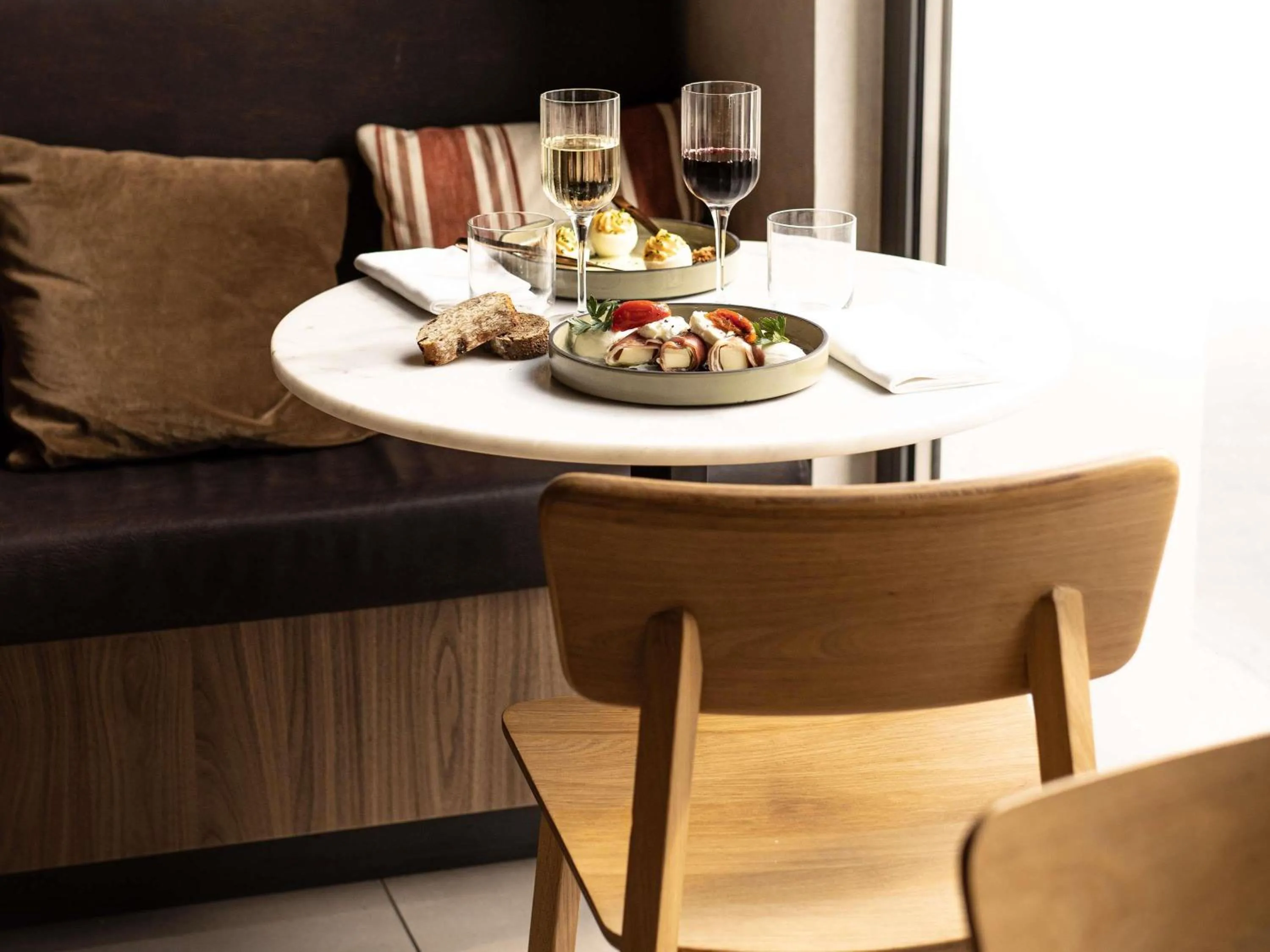 Restaurant/places to eat in Novotel Paris 20 Belleville