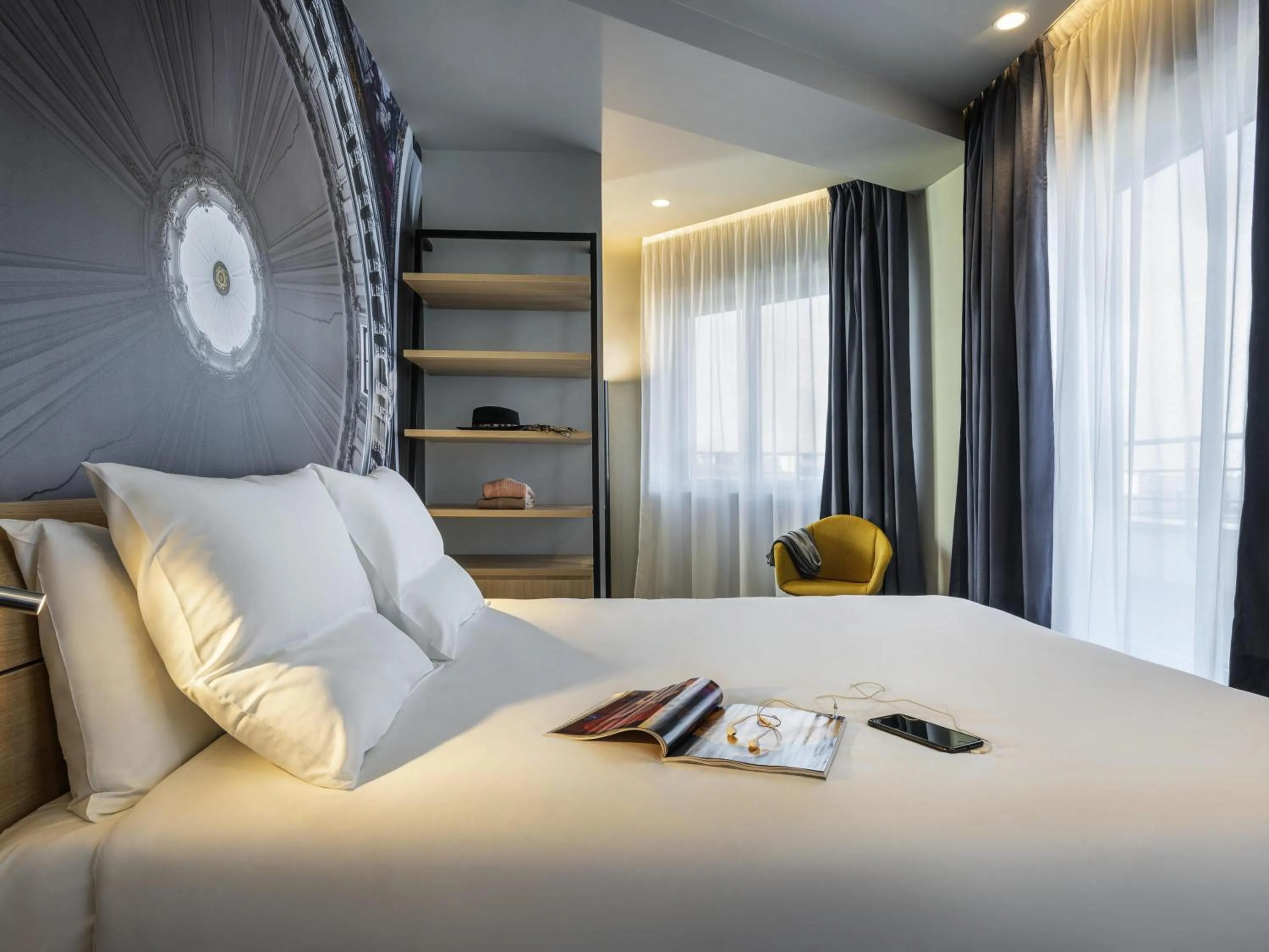 Bedroom, Bed in Novotel Paris 20 Belleville