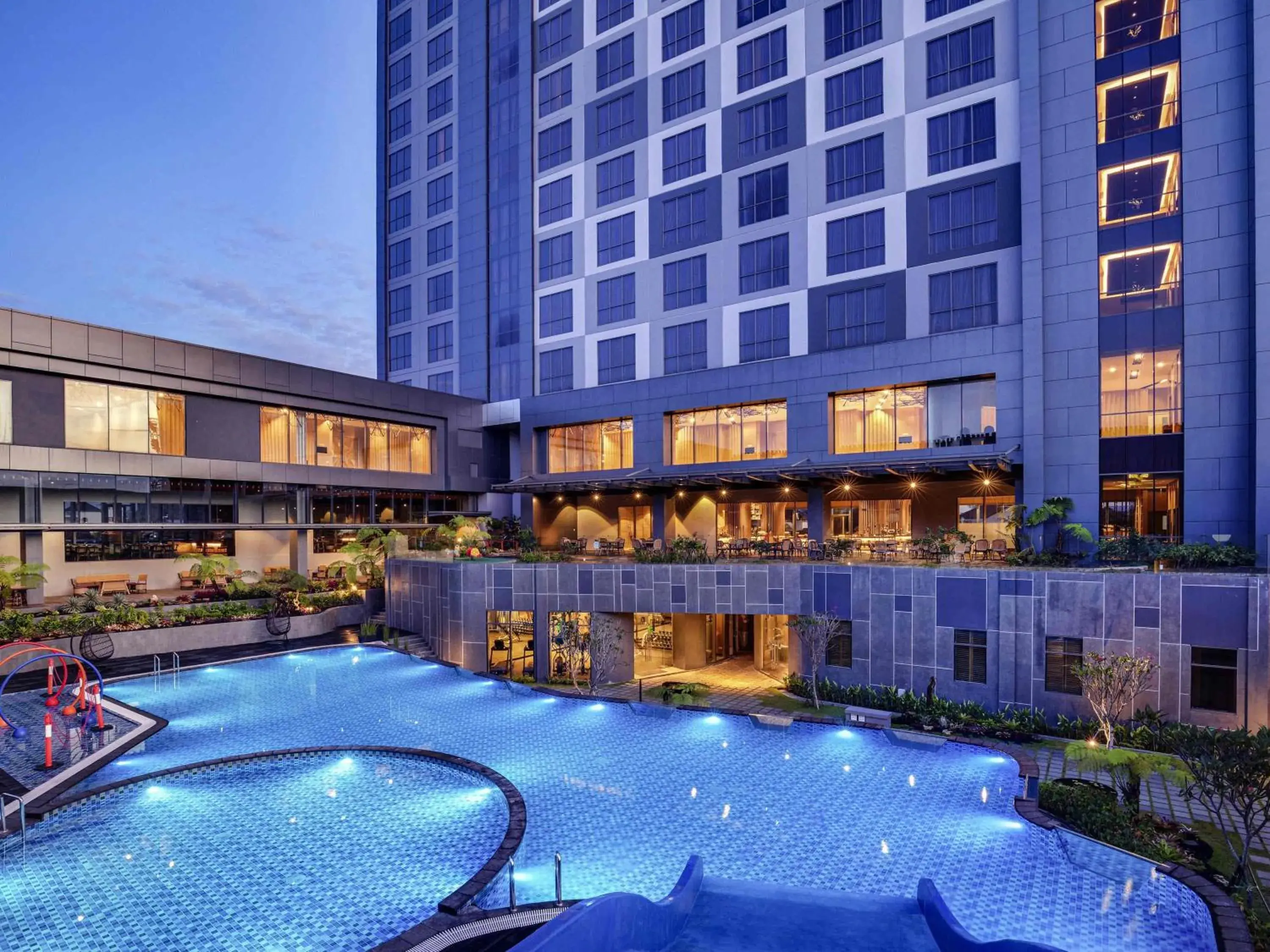 Pool view in Grand Mercure Malang Pool view in Grand Mercure Malang