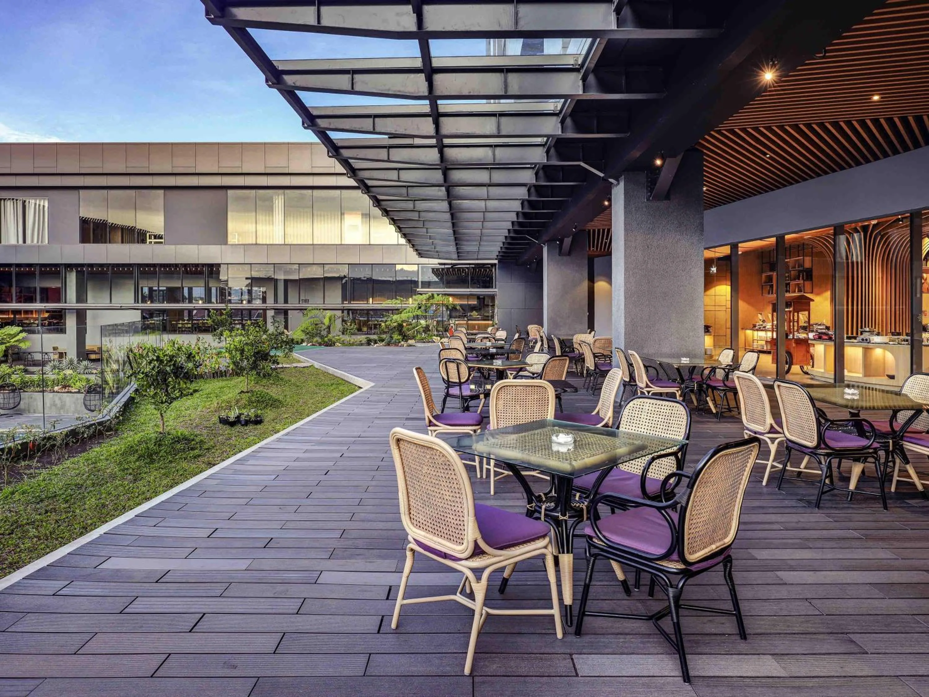 Restaurant/places to eat in Grand Mercure Malang