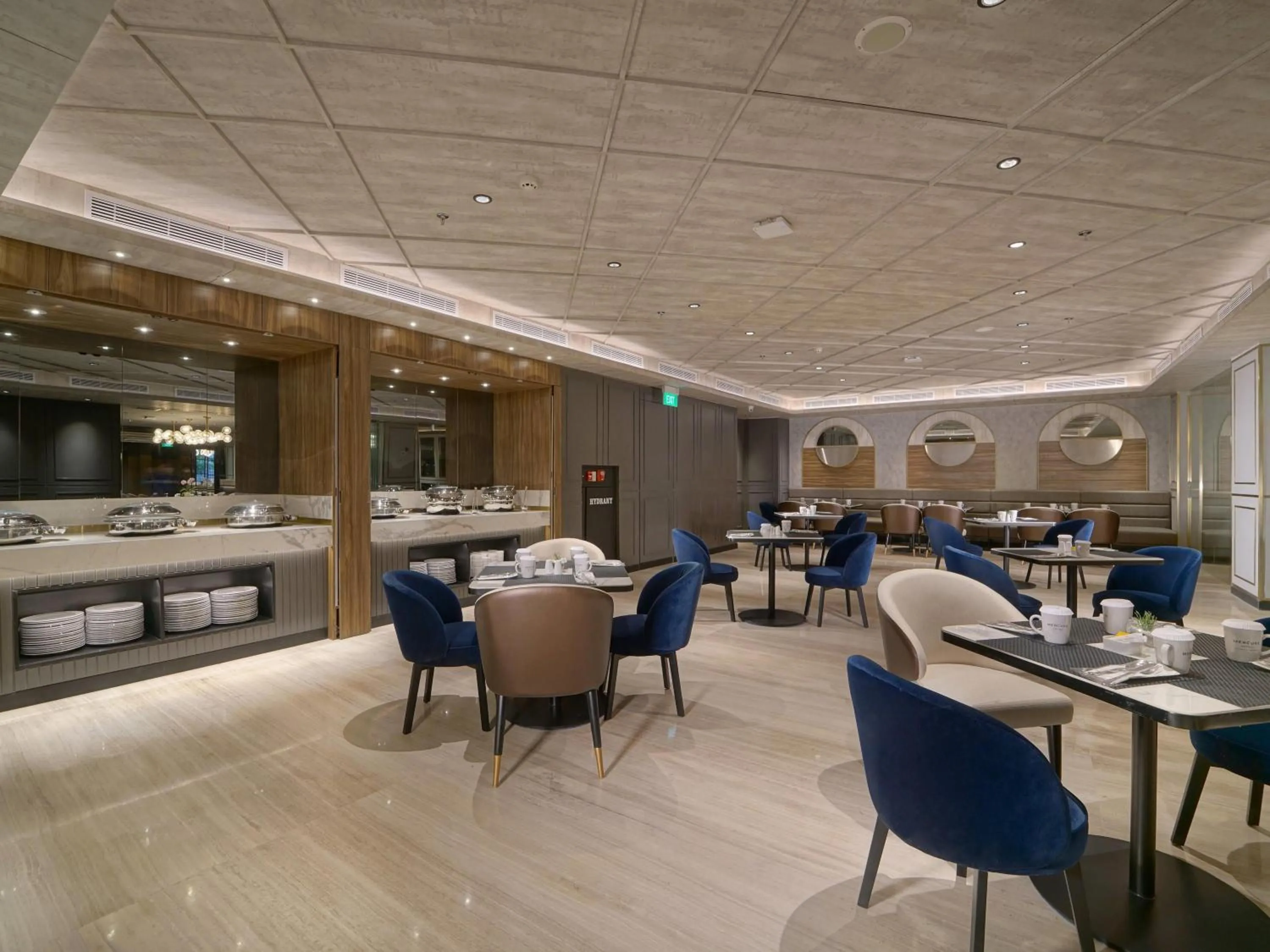 Restaurant/places to eat in Mercure Surabaya Manyar