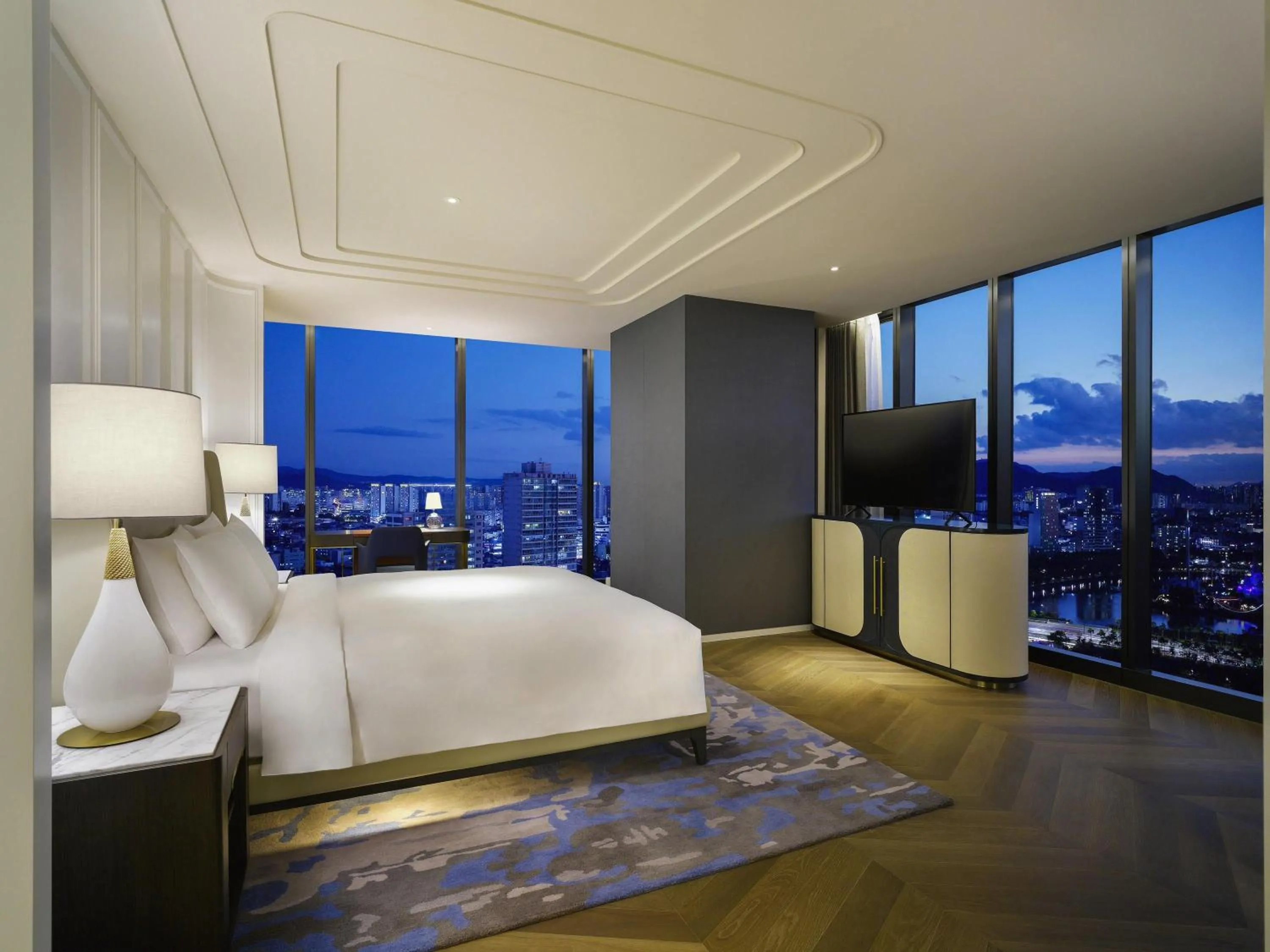 Photo of the whole room, Bed in Sofitel Ambassador Seoul Hotel & Serviced Residences