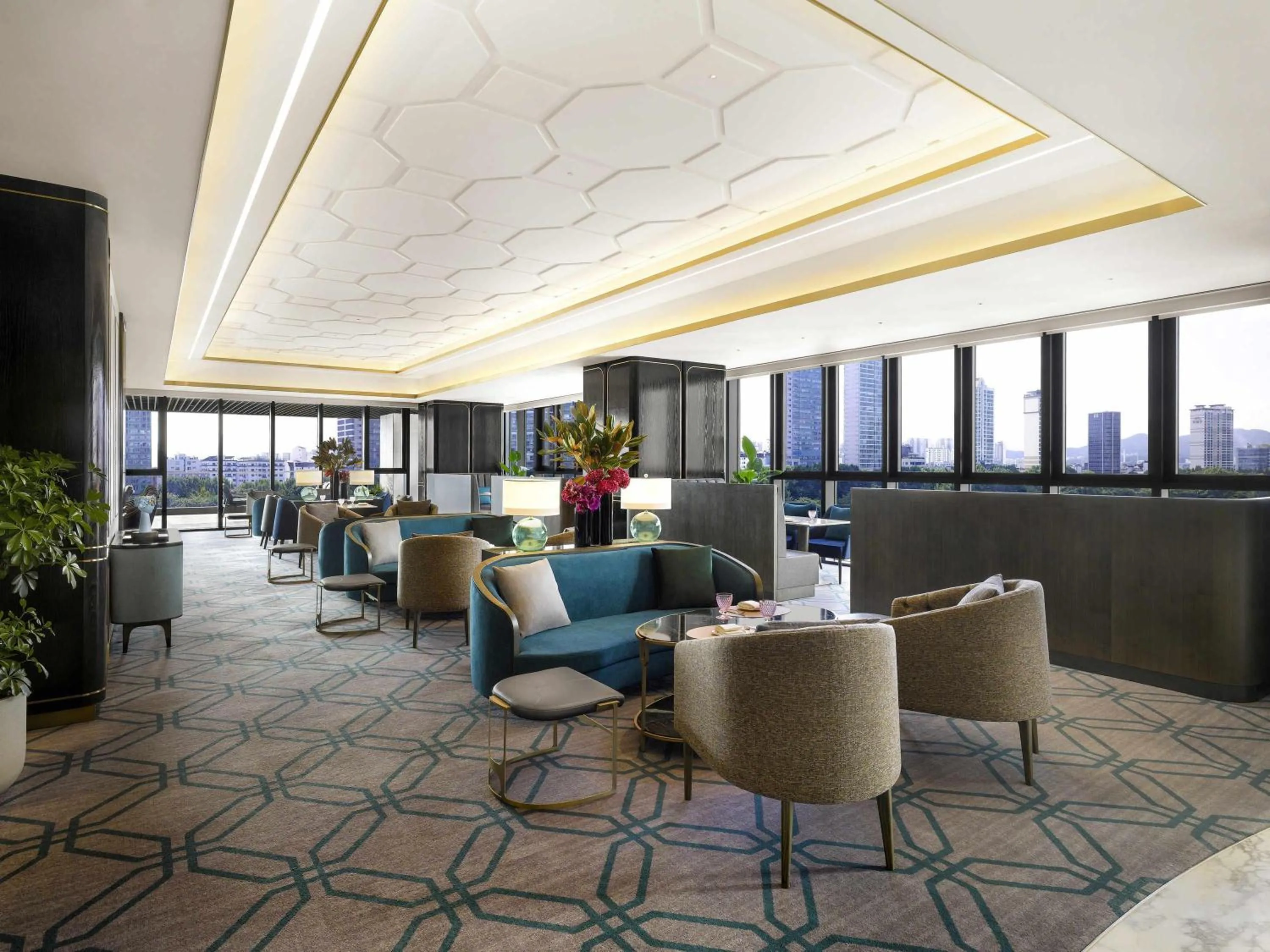 Lounge or bar in Sofitel Ambassador Seoul Hotel & Serviced Residences