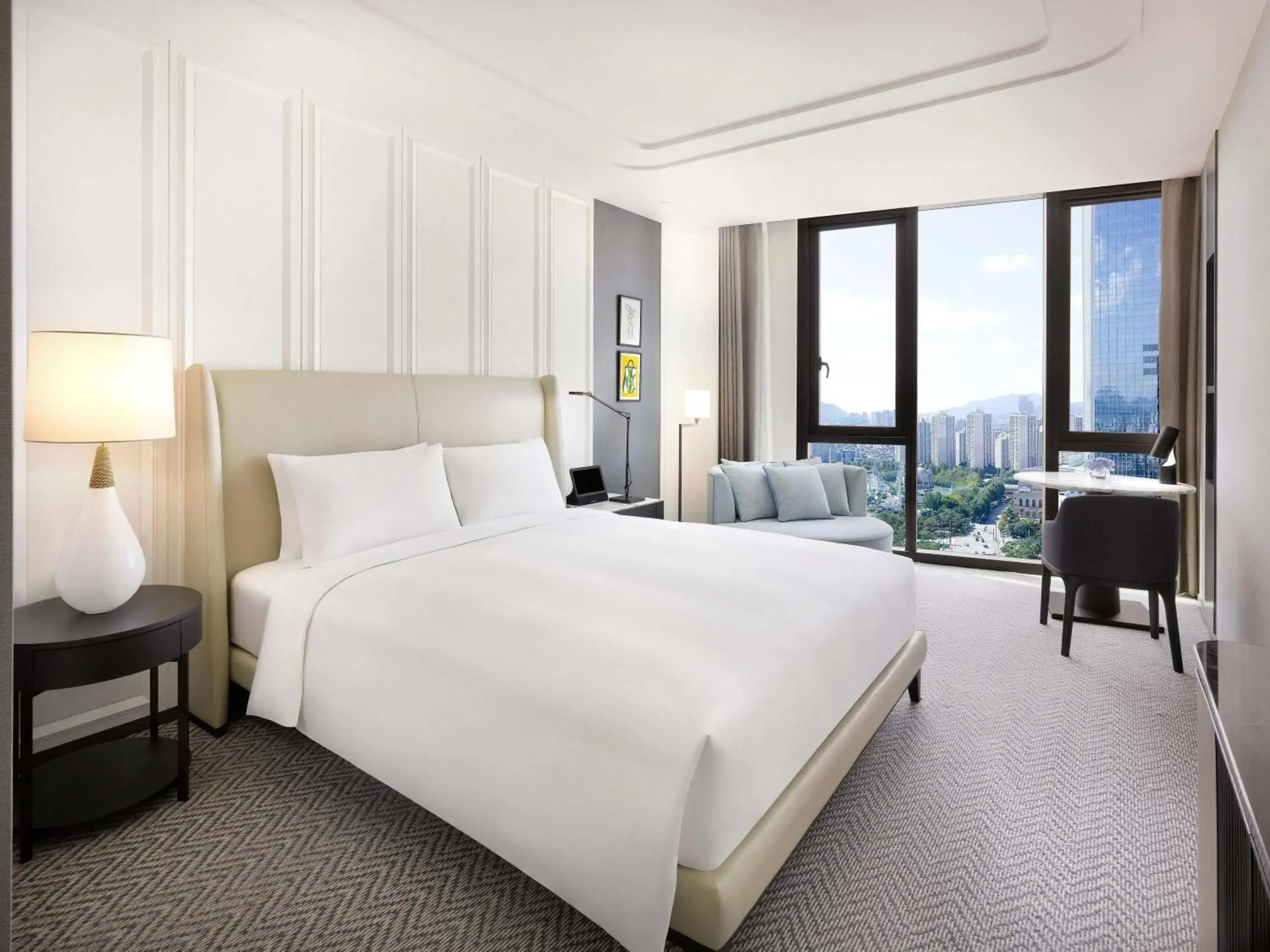 Luxury Lake Room with 1 King Size Bed, Lake View in Sofitel Ambassador Seoul Hotel & Serviced Residences Luxury Lake Room with 1 King Size Bed, Lake View in Sofitel Ambassador Seoul Hotel & Serviced Residences