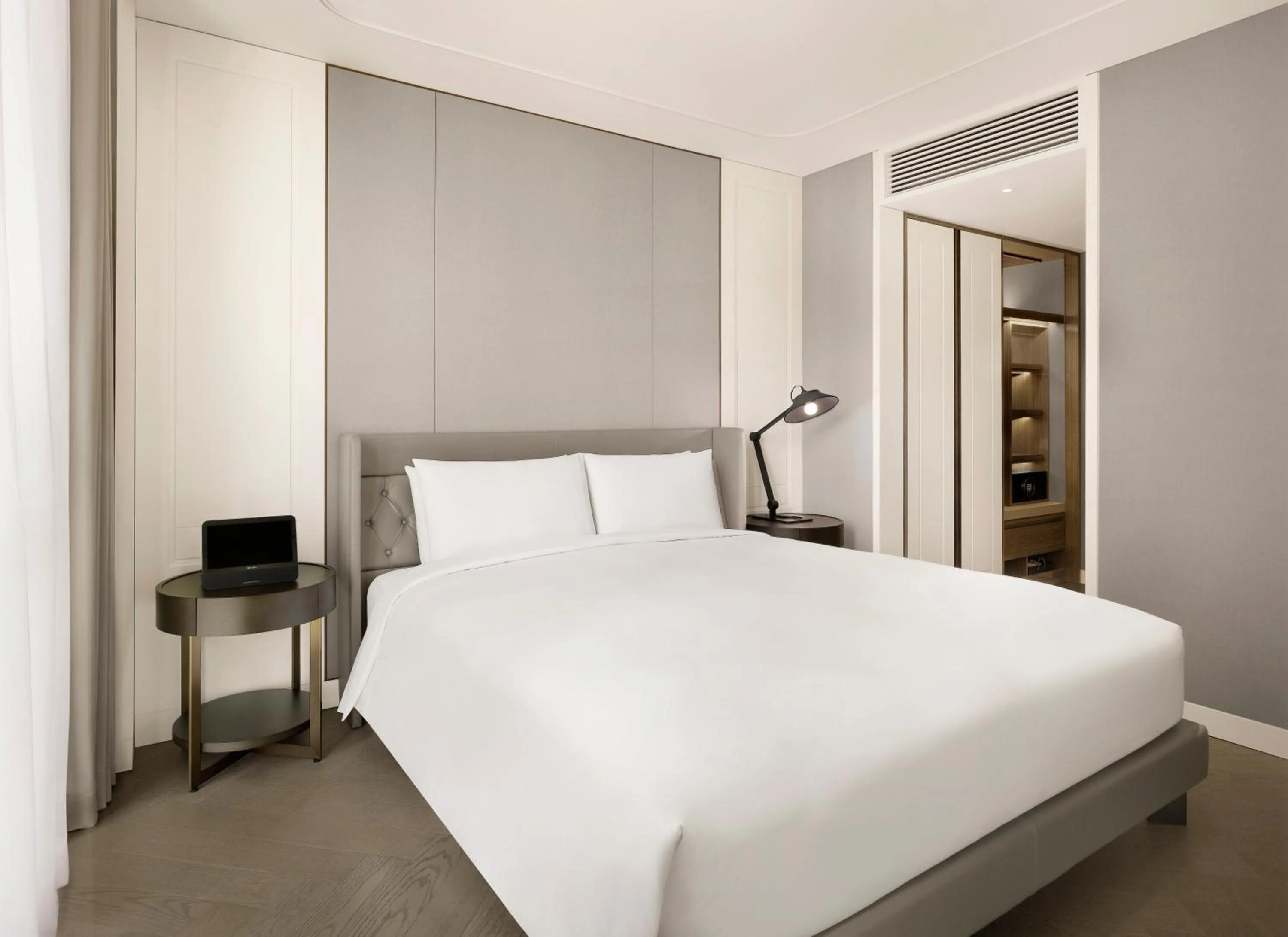 Bed in Sofitel Ambassador Seoul Hotel & Serviced Residences
