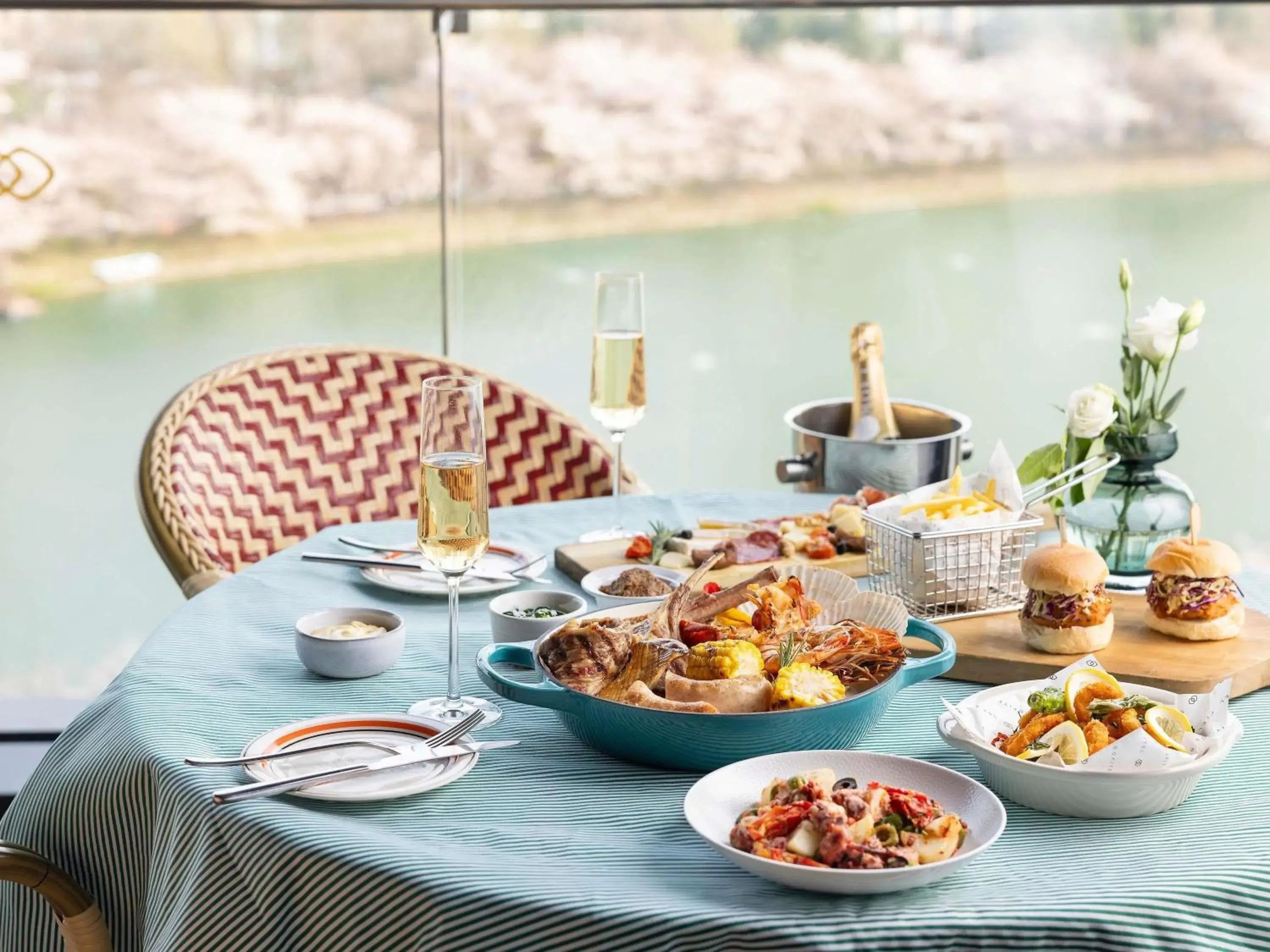 Restaurant/places to eat in Sofitel Ambassador Seoul Hotel & Serviced Residences Restaurant/places to eat in Sofitel Ambassador Seoul Hotel & Serviced Residences