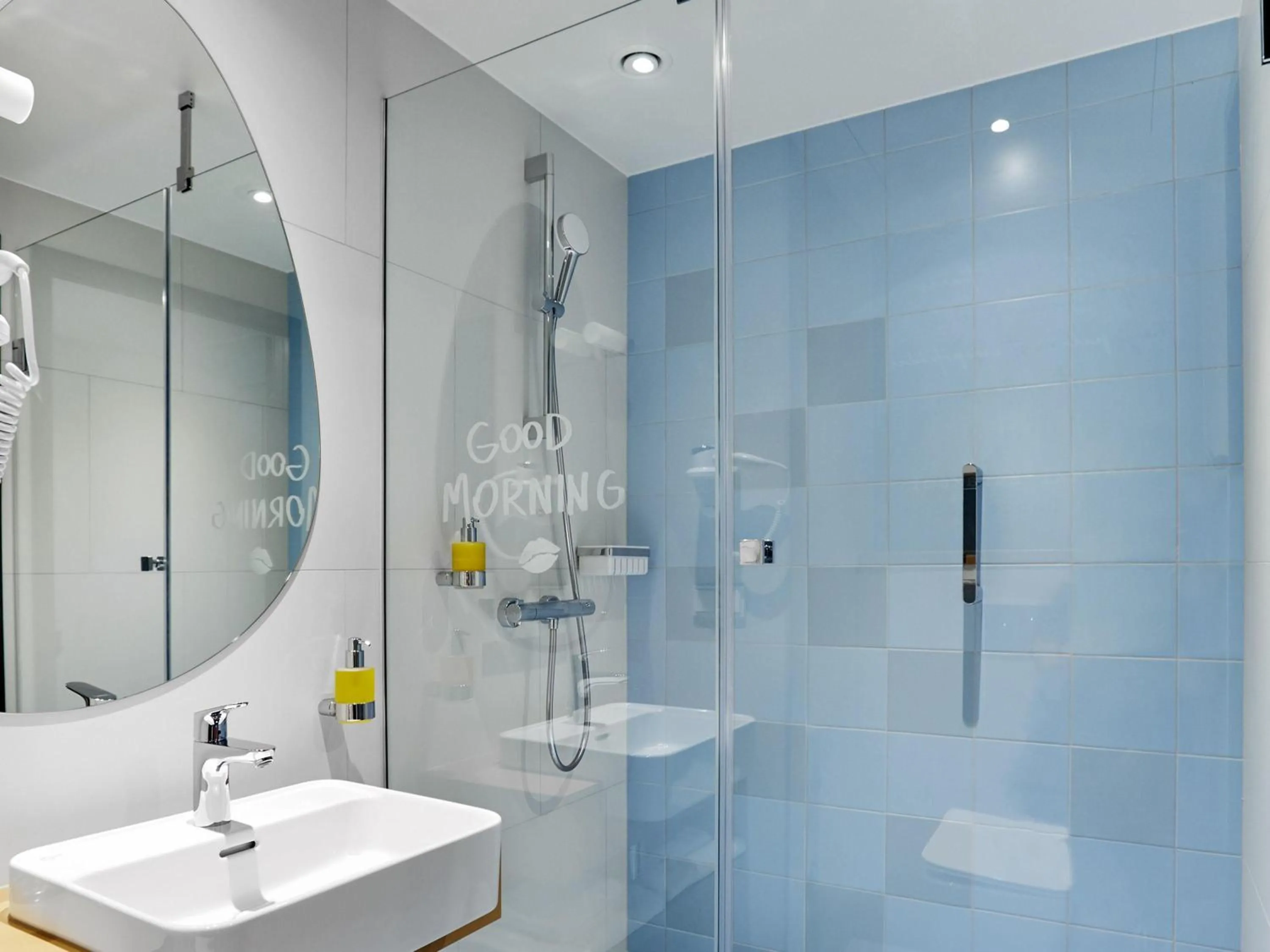 Bedroom in ibis Styles Kraków Centrum