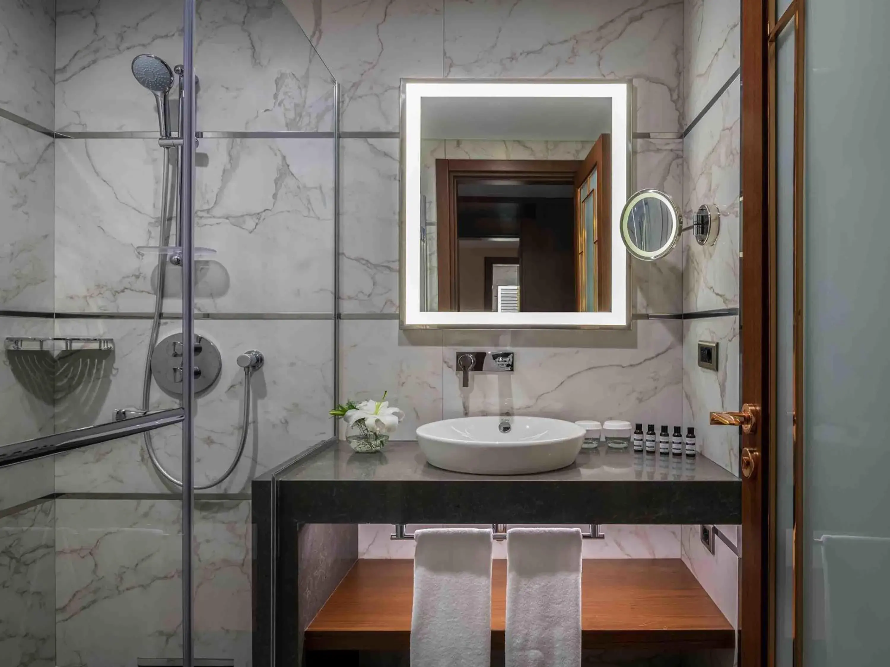 Bedroom in Mövenpick Hotel Istanbul Asia Airport Bedroom in Mövenpick Hotel Istanbul Asia Airport