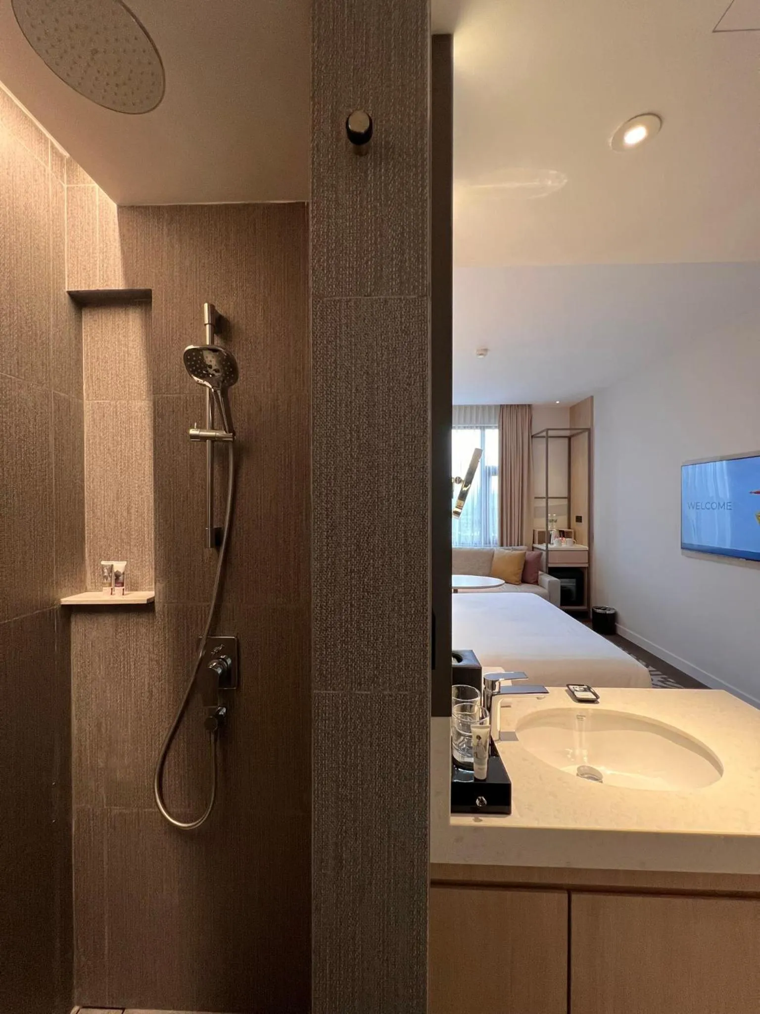 Shower in Mercure Kuala Lumpur Glenmarie