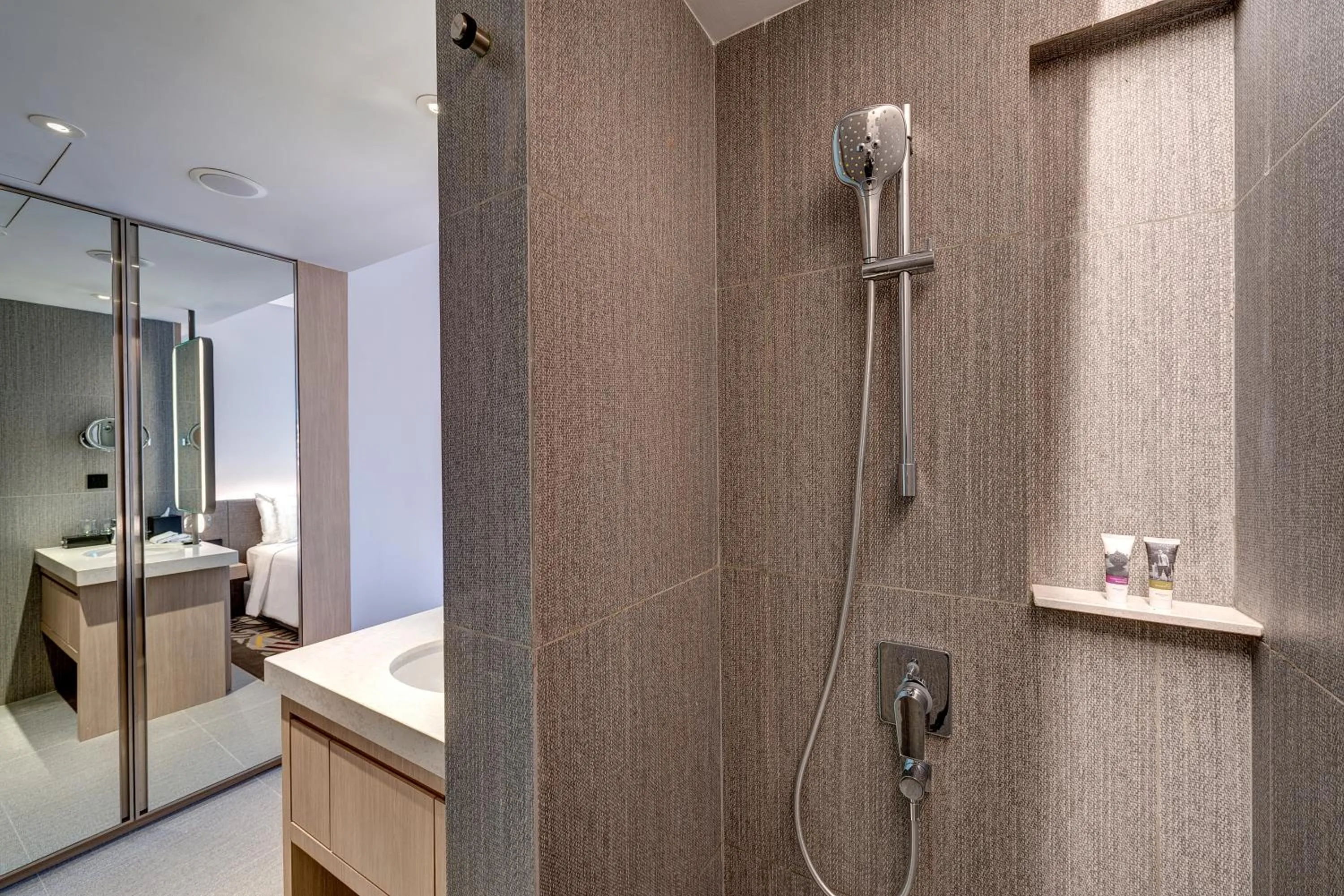 Shower in Mercure Kuala Lumpur Glenmarie