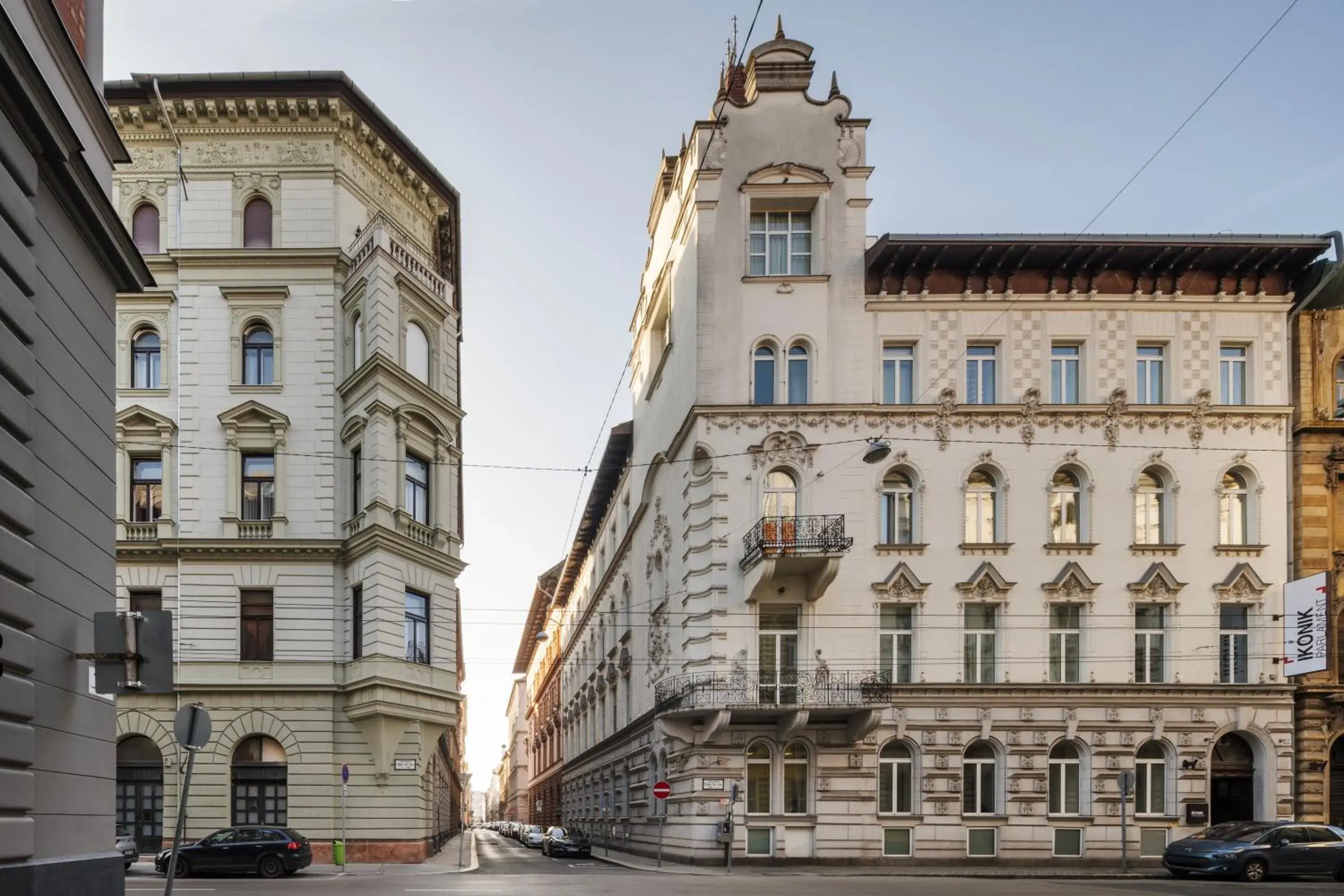 Property building in Ikonik Parlament Property building in Ikonik Parlament