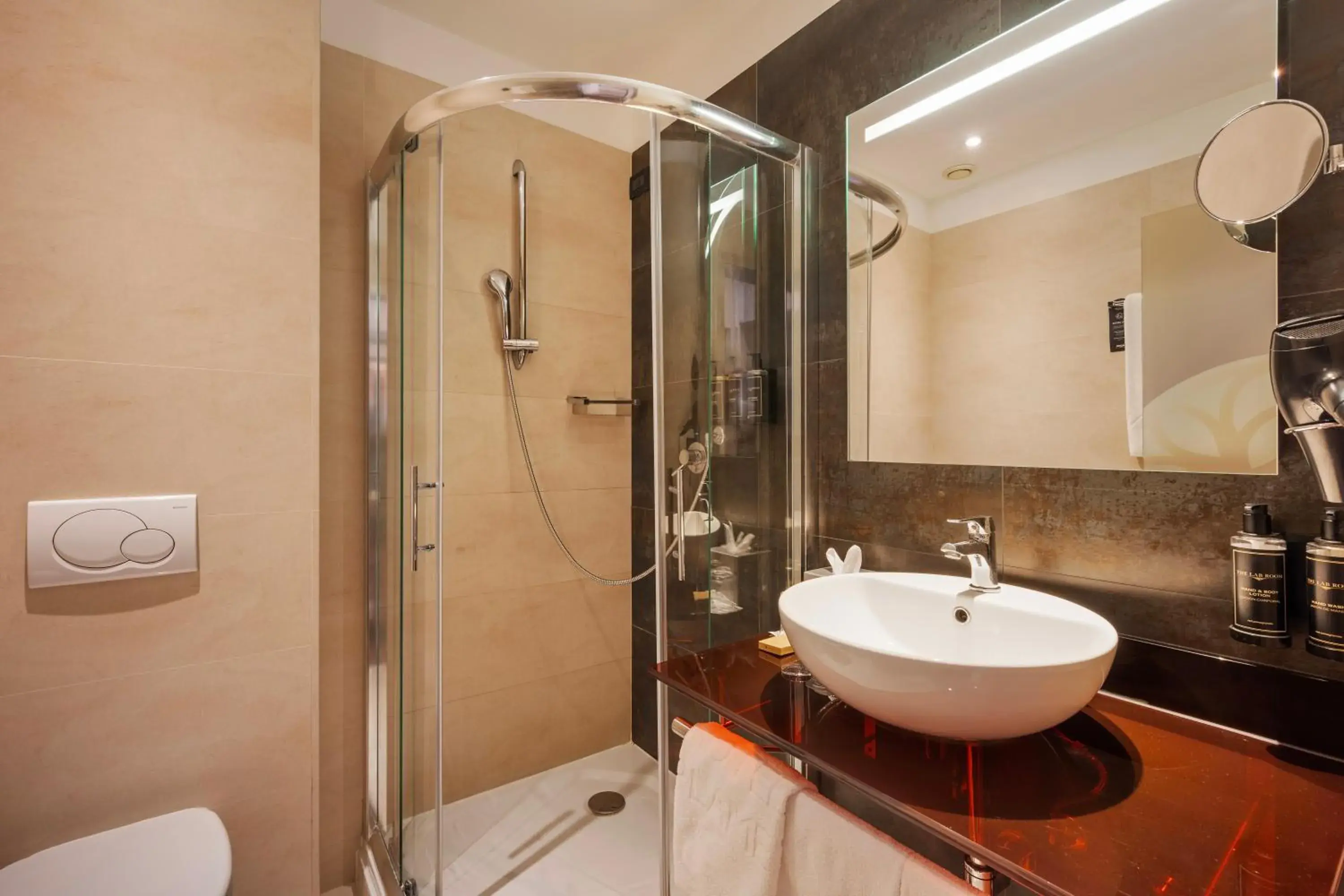 Ikonik Parlament Ikonik Parlament