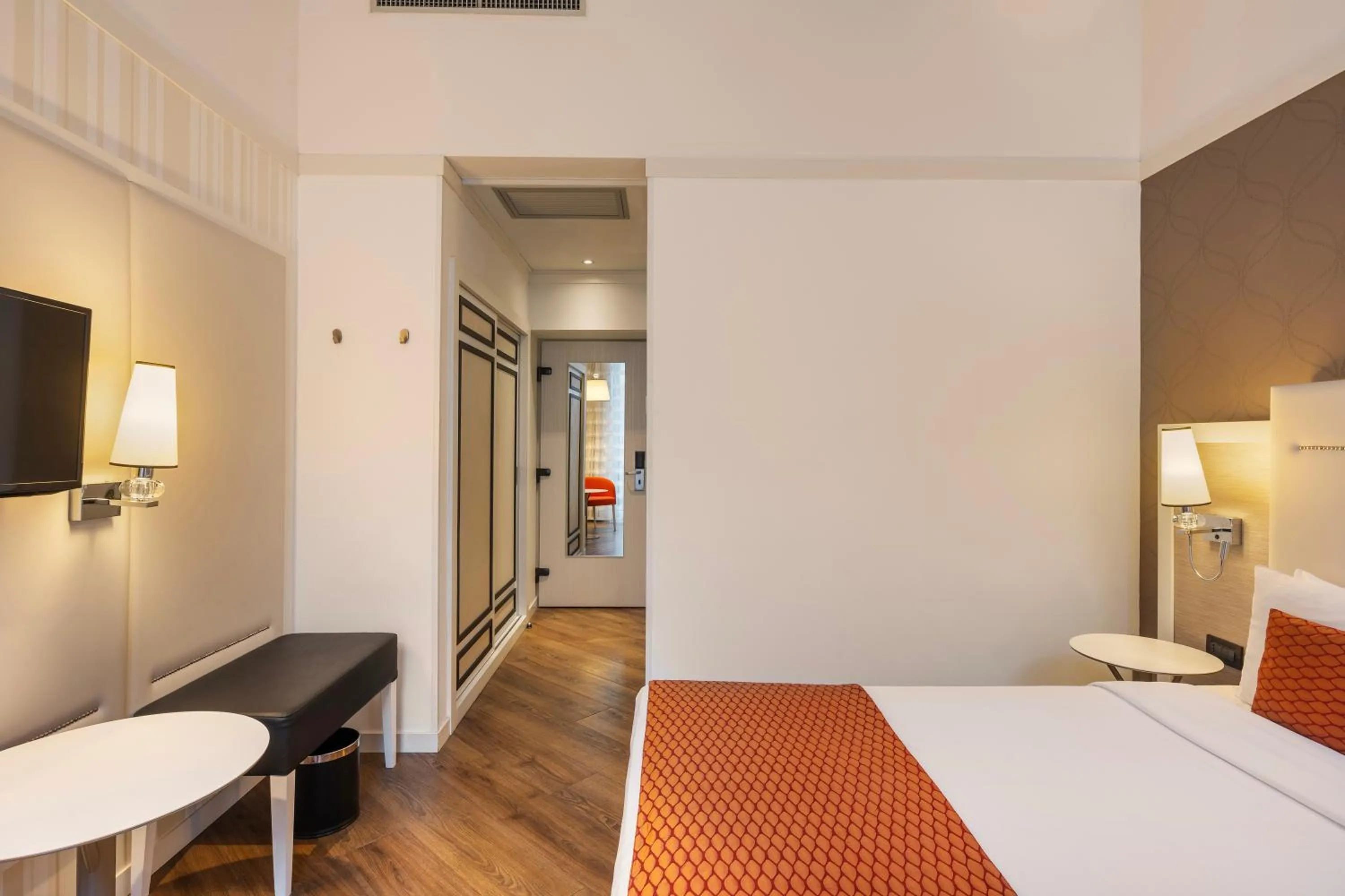 Bed in Ikonik Parlament