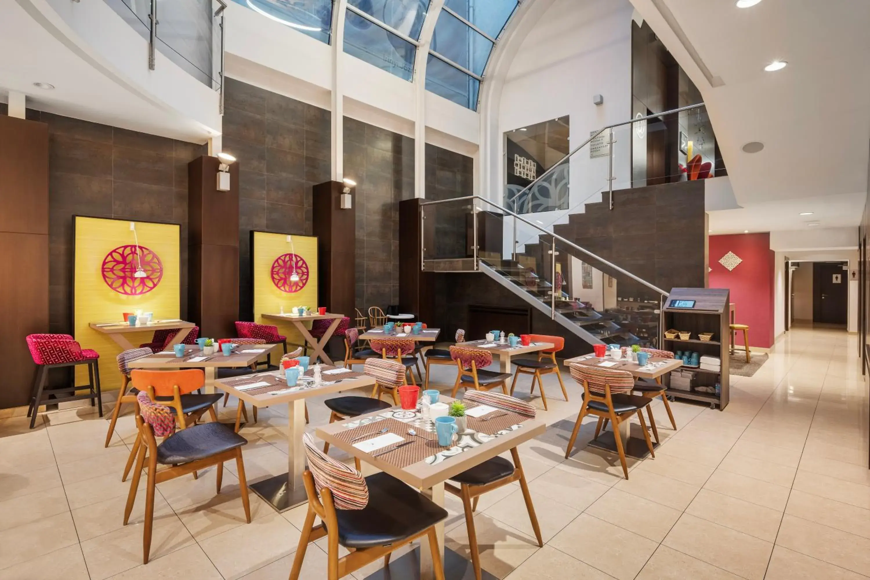 Restaurant/places to eat in Ikonik Parlament Restaurant/places to eat in Ikonik Parlament