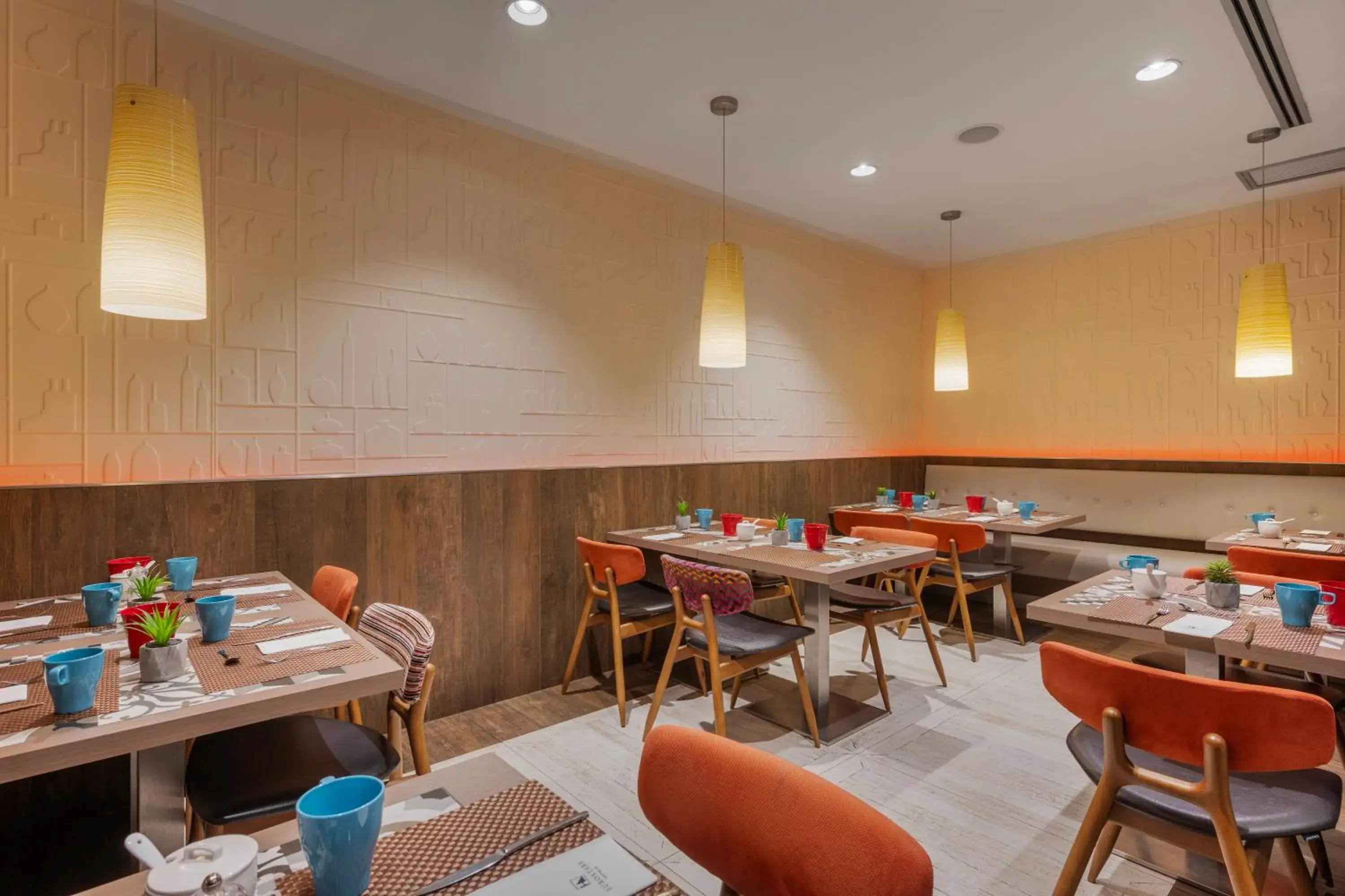 Restaurant/places to eat in Ikonik Parlament Restaurant/places to eat in Ikonik Parlament