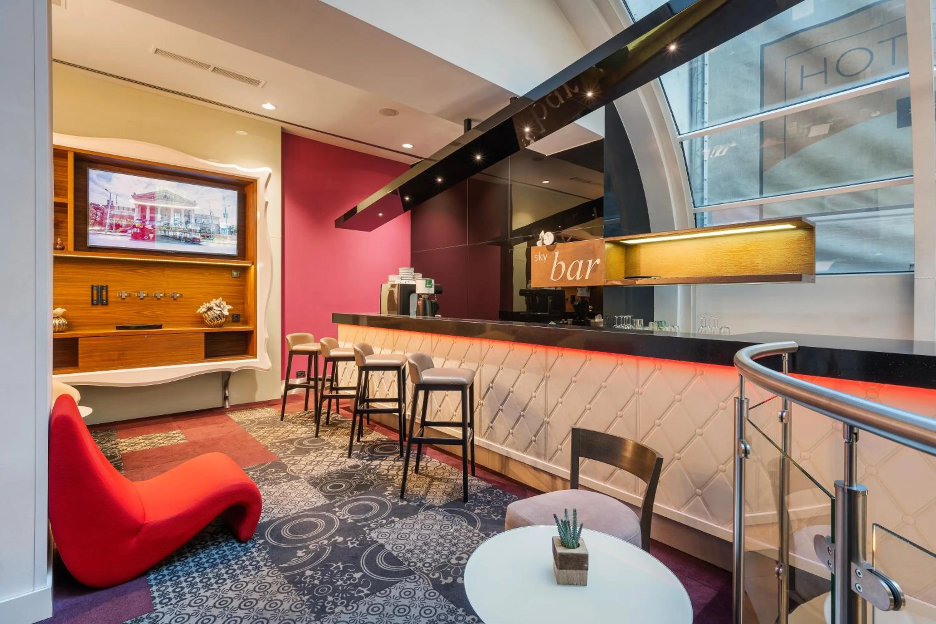 Coffee/tea facilities in Ikonik Parlament