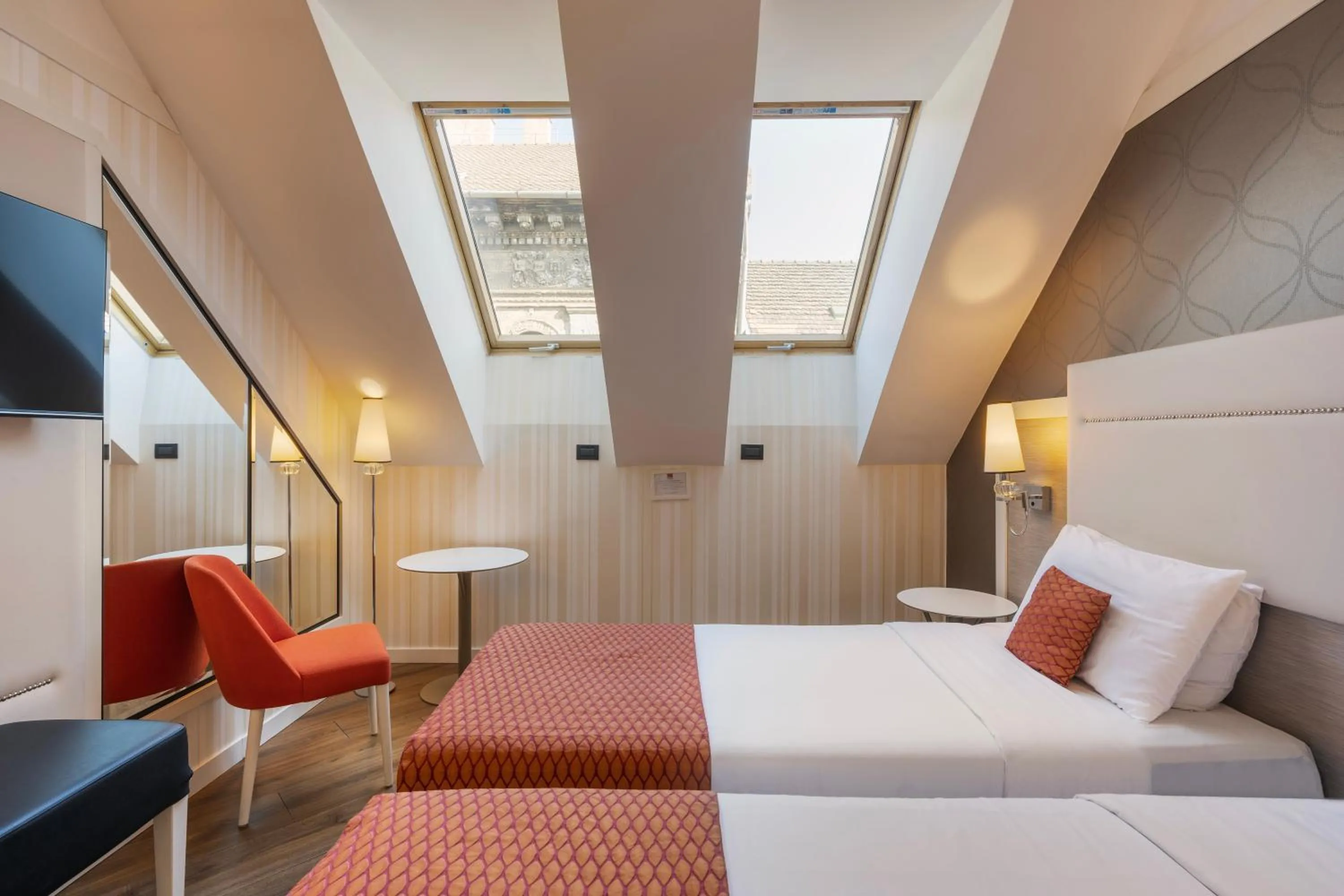 Bed in Ikonik Parlament