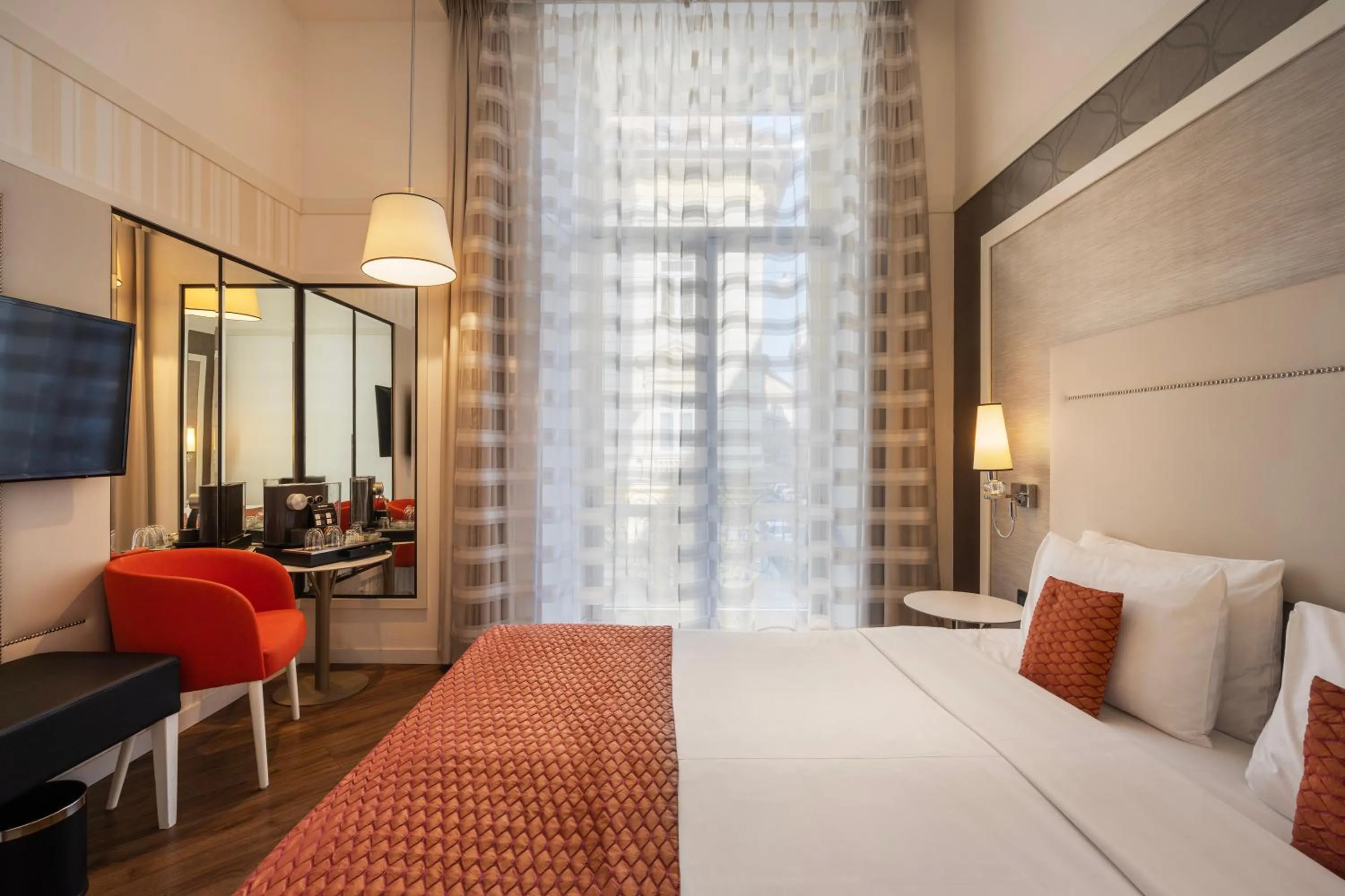 Bed in Ikonik Parlament