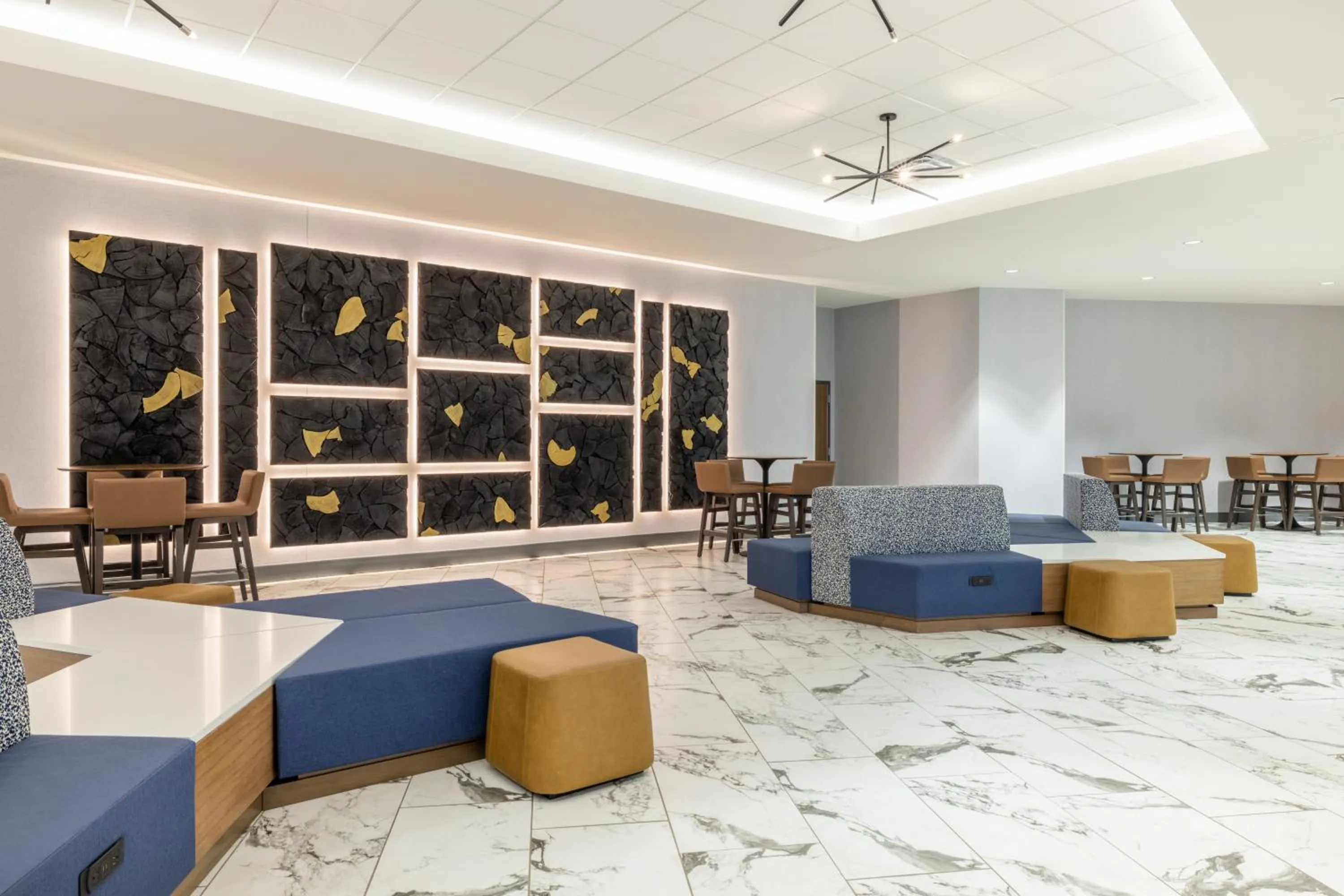 Lobby or reception in Crowne Plaza - Kearney by IHG