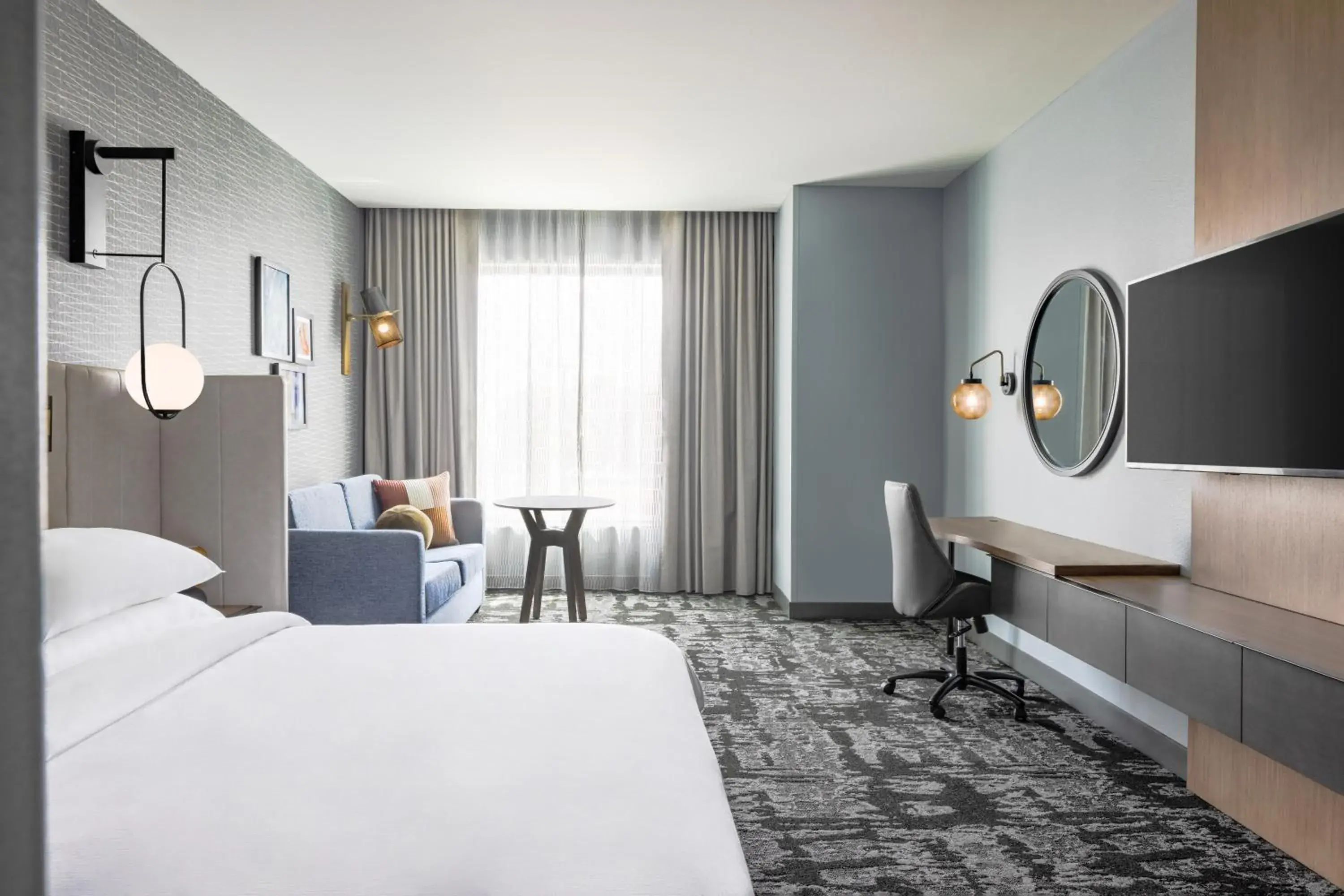 TV and multimedia, Bed in Crowne Plaza - Kearney by IHG TV and multimedia, Bed in Crowne Plaza - Kearney by IHG