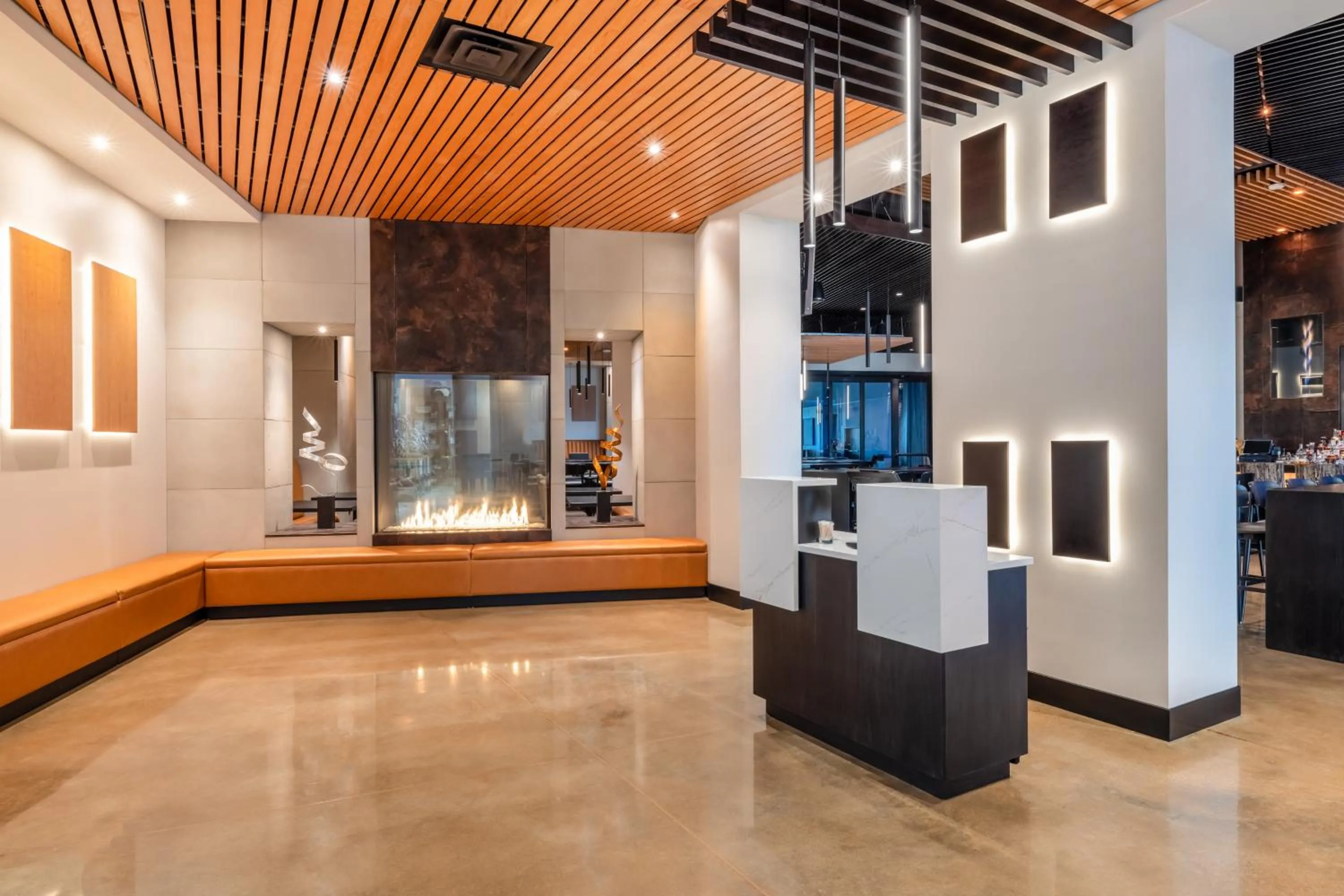 Dining area in Crowne Plaza - Kearney by IHG