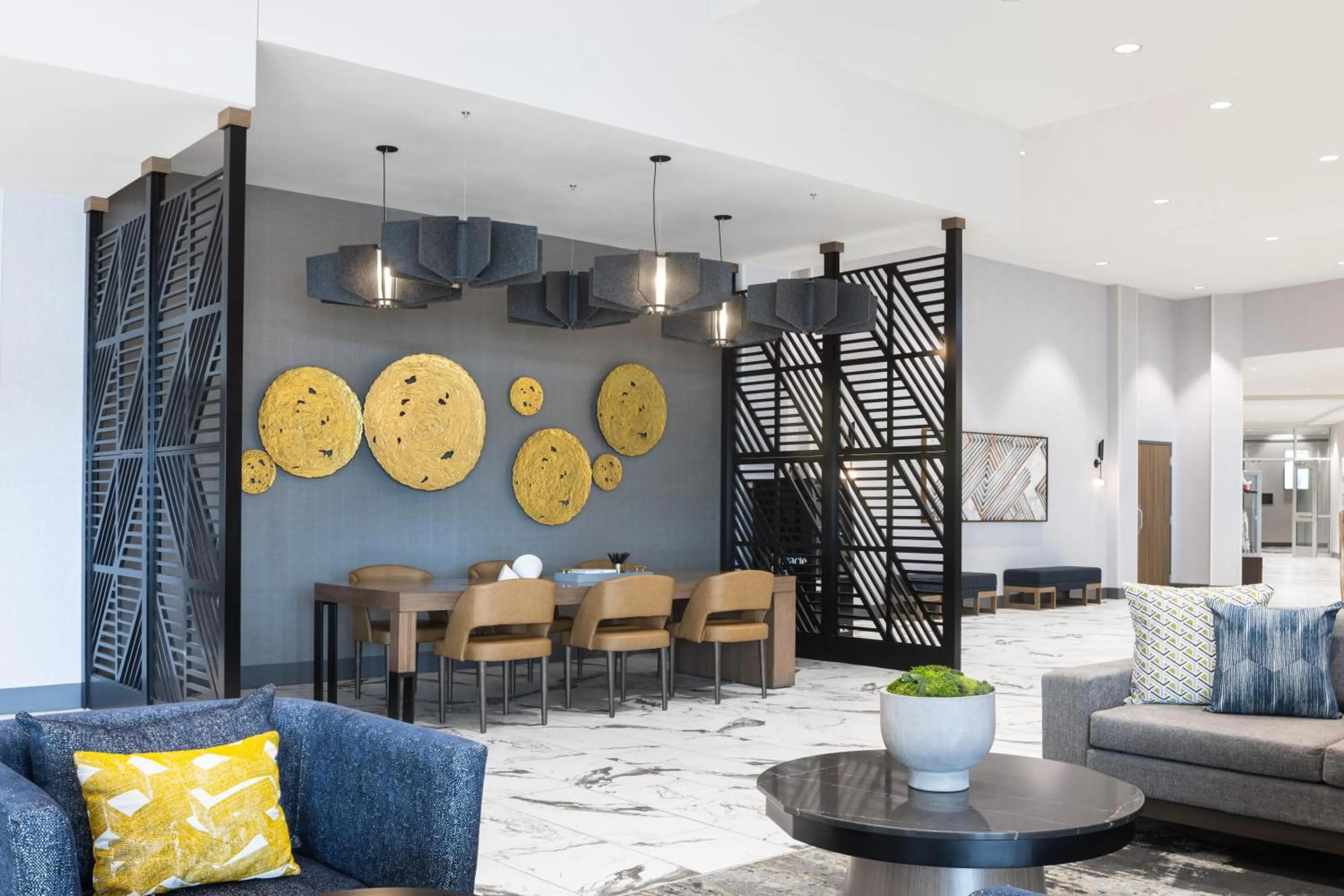 Lobby or reception in Crowne Plaza - Kearney by IHG